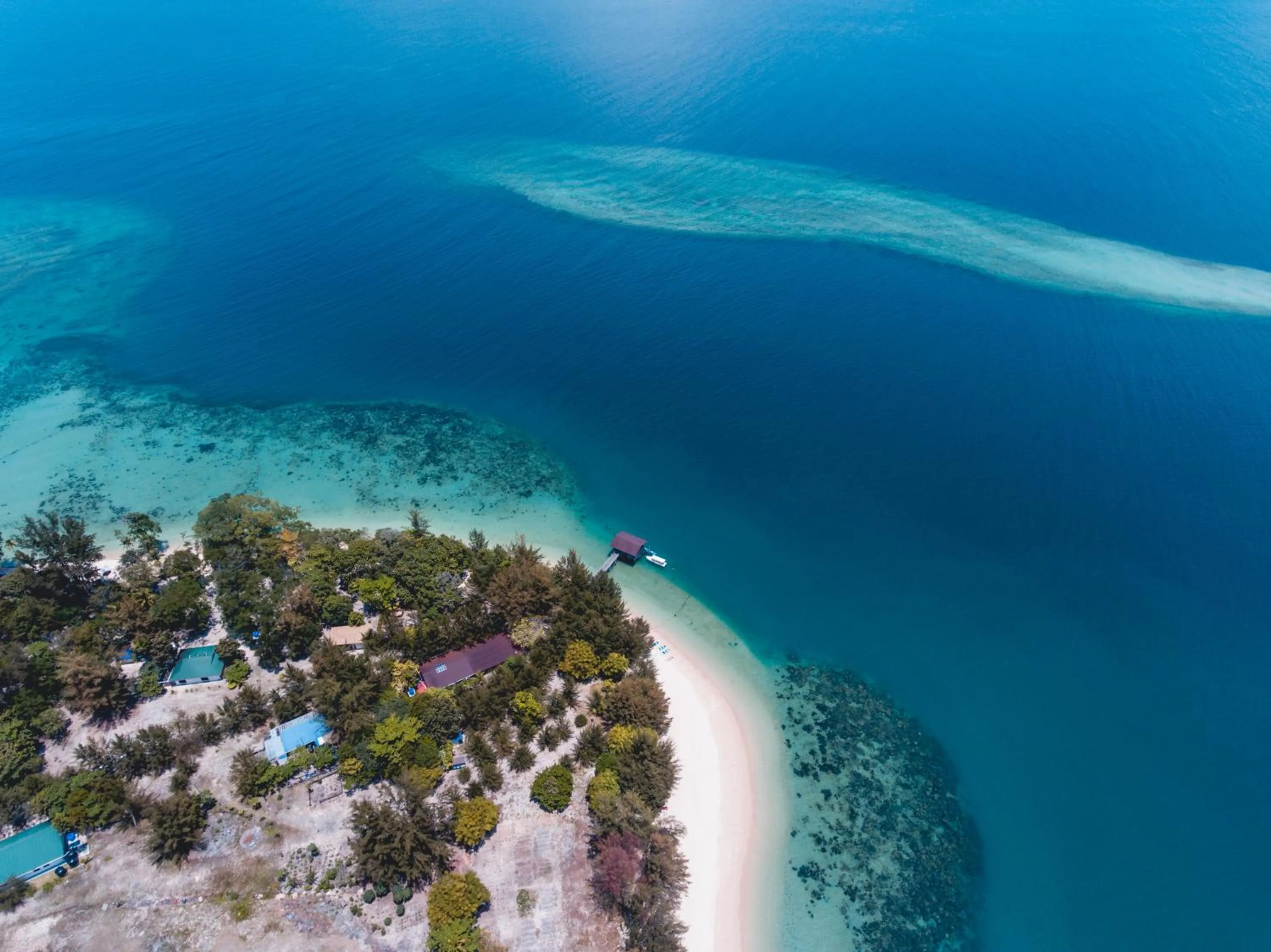 Beach in Ara Dinawan Island Resort