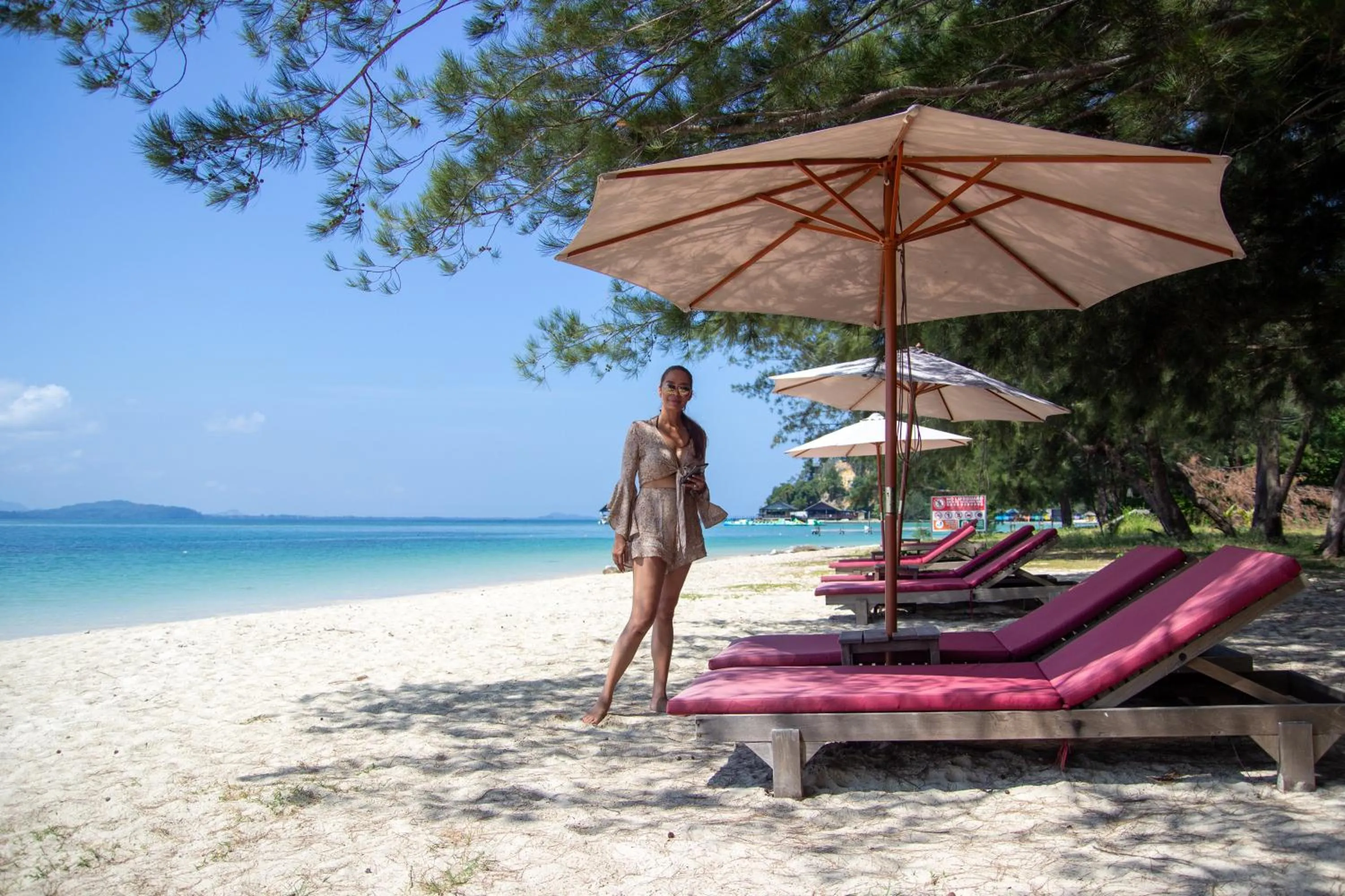 Beach in Ara Dinawan Island Resort