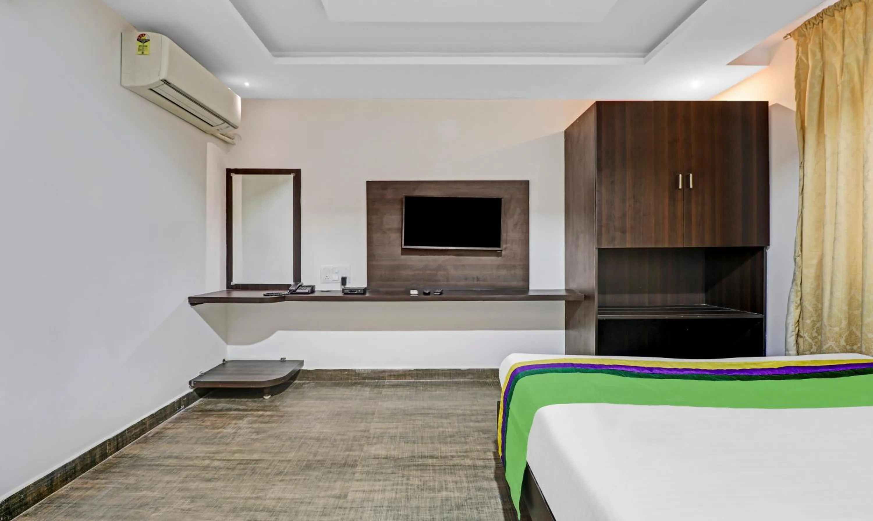 Bed in Treebo JJ Residency