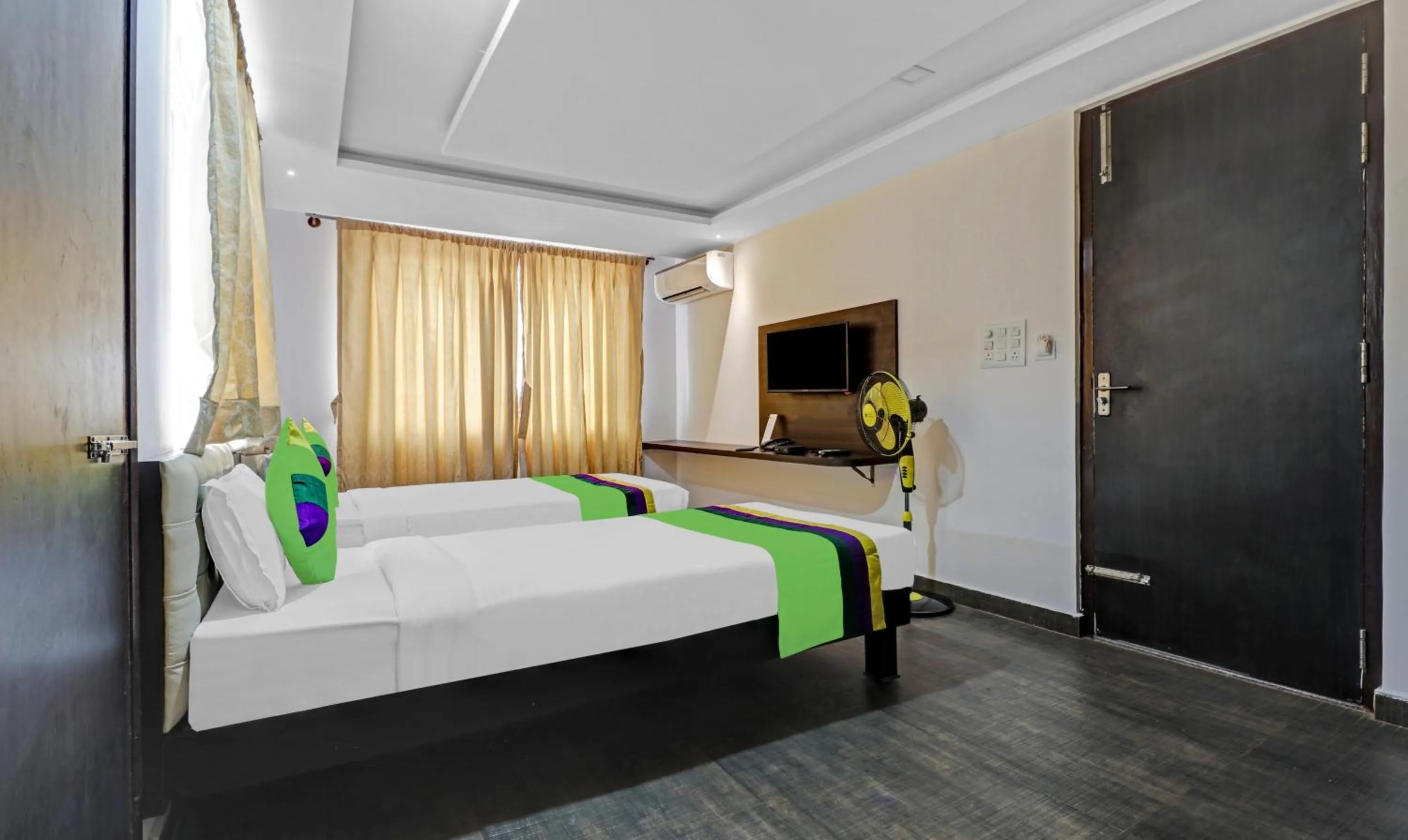 Bed in Treebo JJ Residency