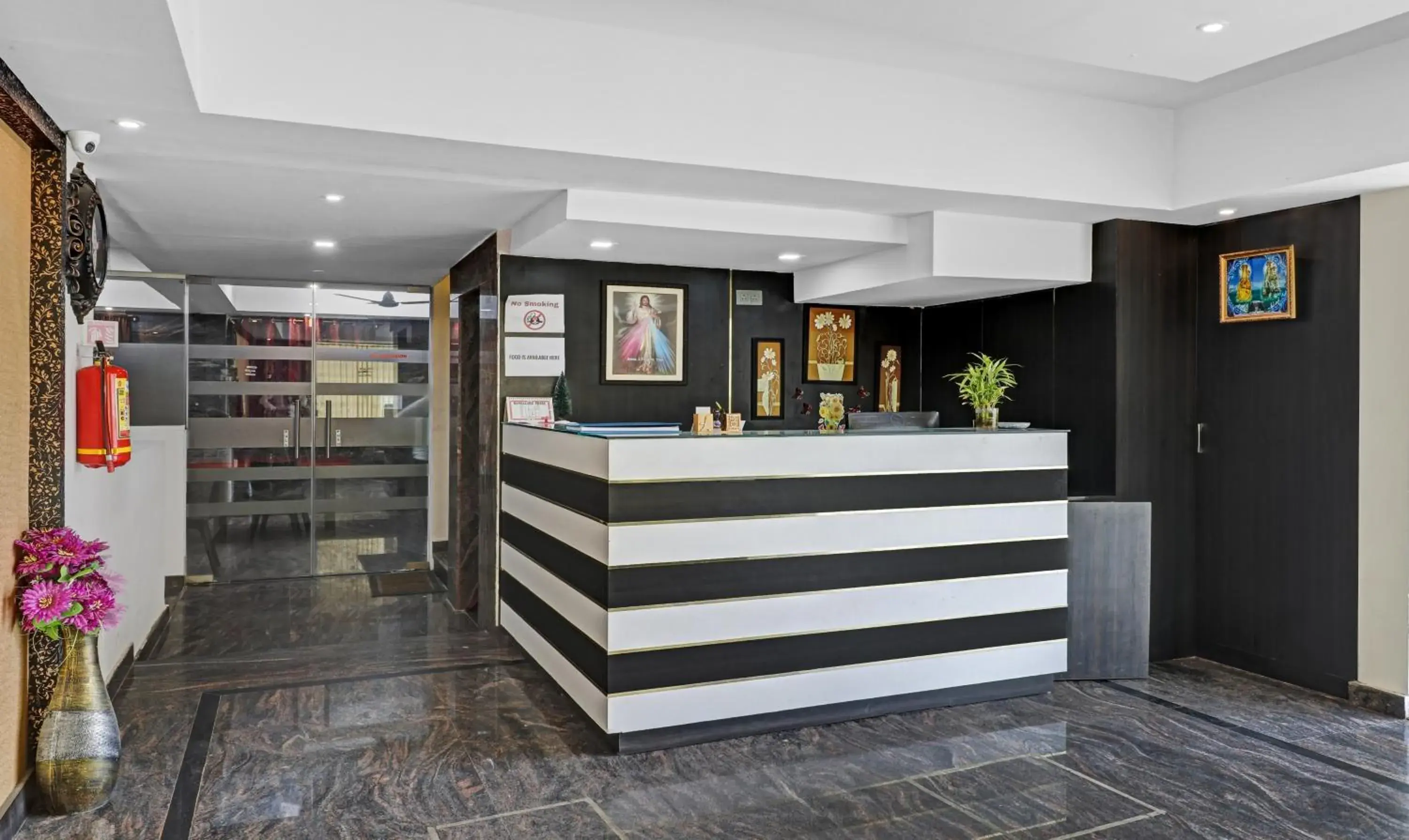 Lobby or reception in Treebo JJ Residency Lobby or reception in Treebo JJ Residency