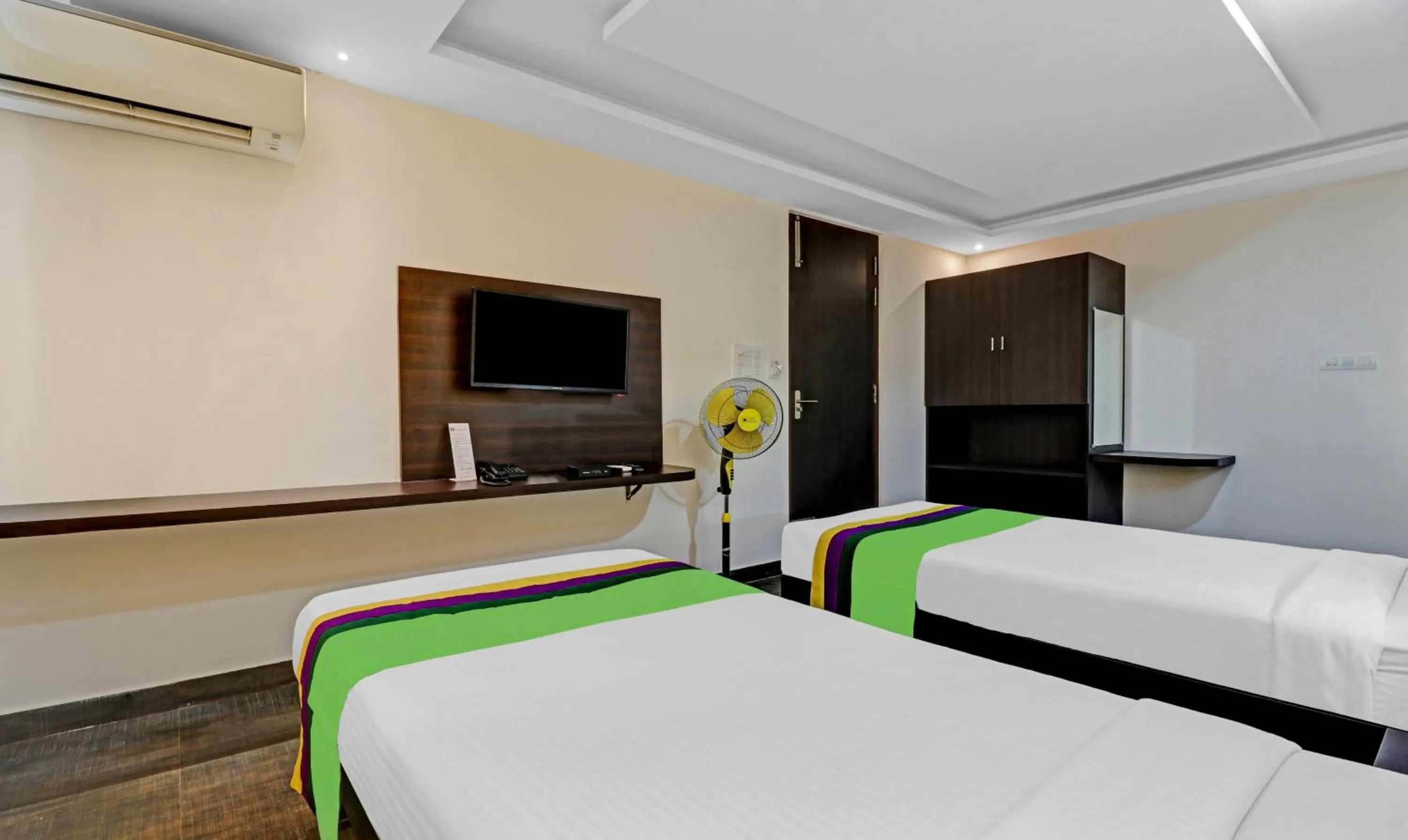 Bed in Treebo JJ Residency