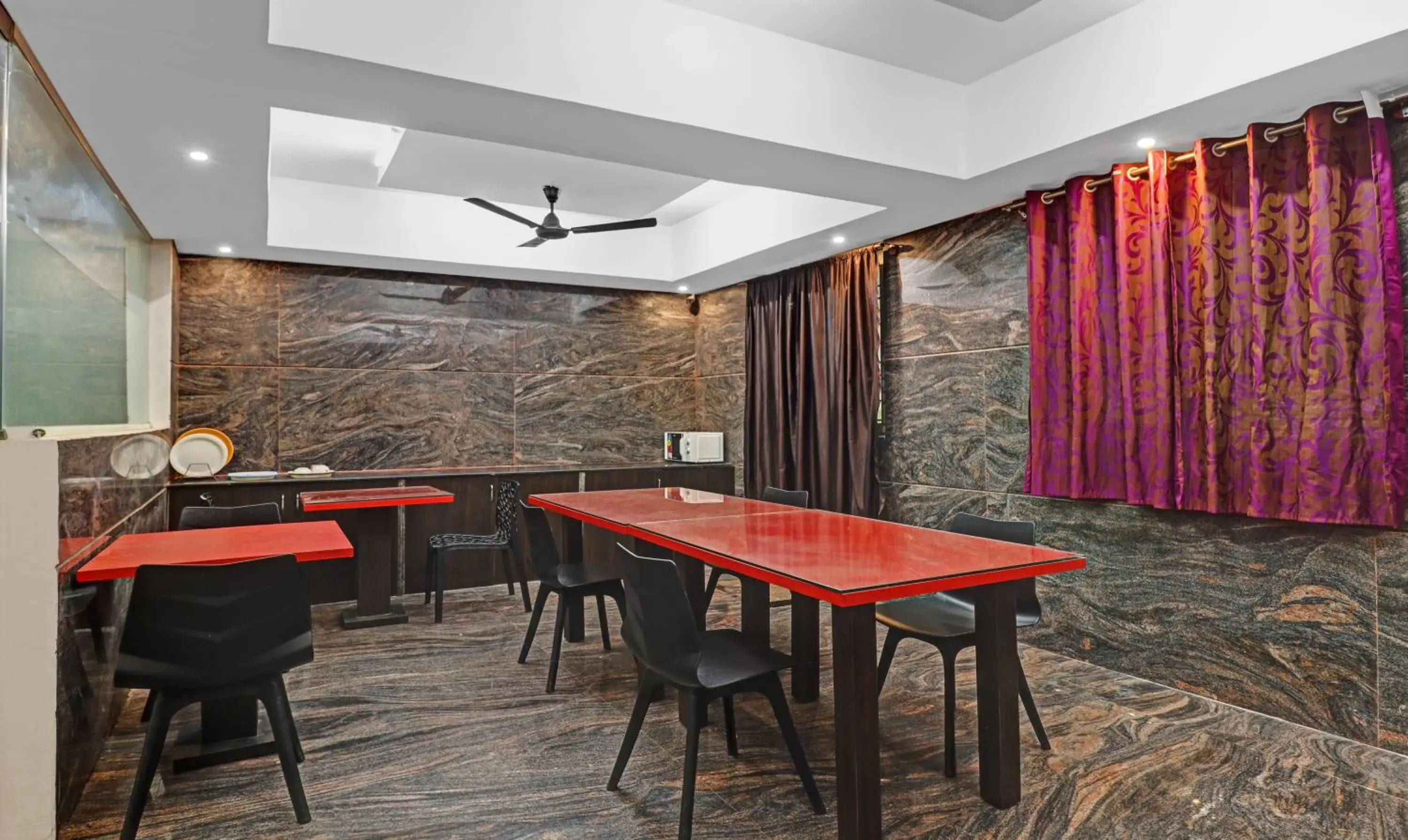 Restaurant/places to eat in Treebo JJ Residency Restaurant/places to eat in Treebo JJ Residency