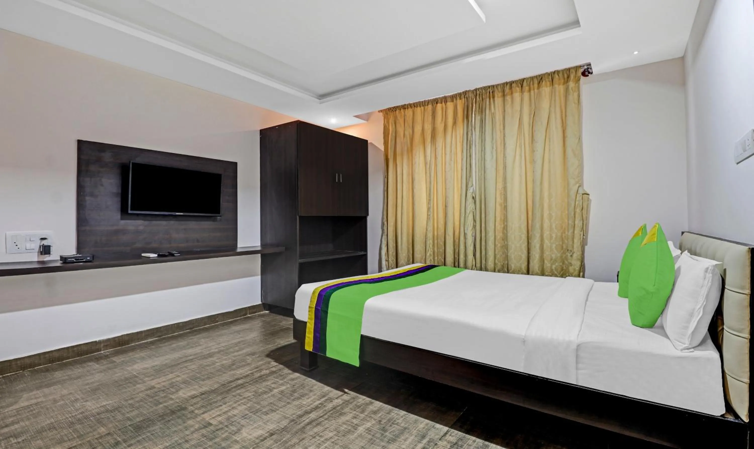 Bed in Treebo JJ Residency