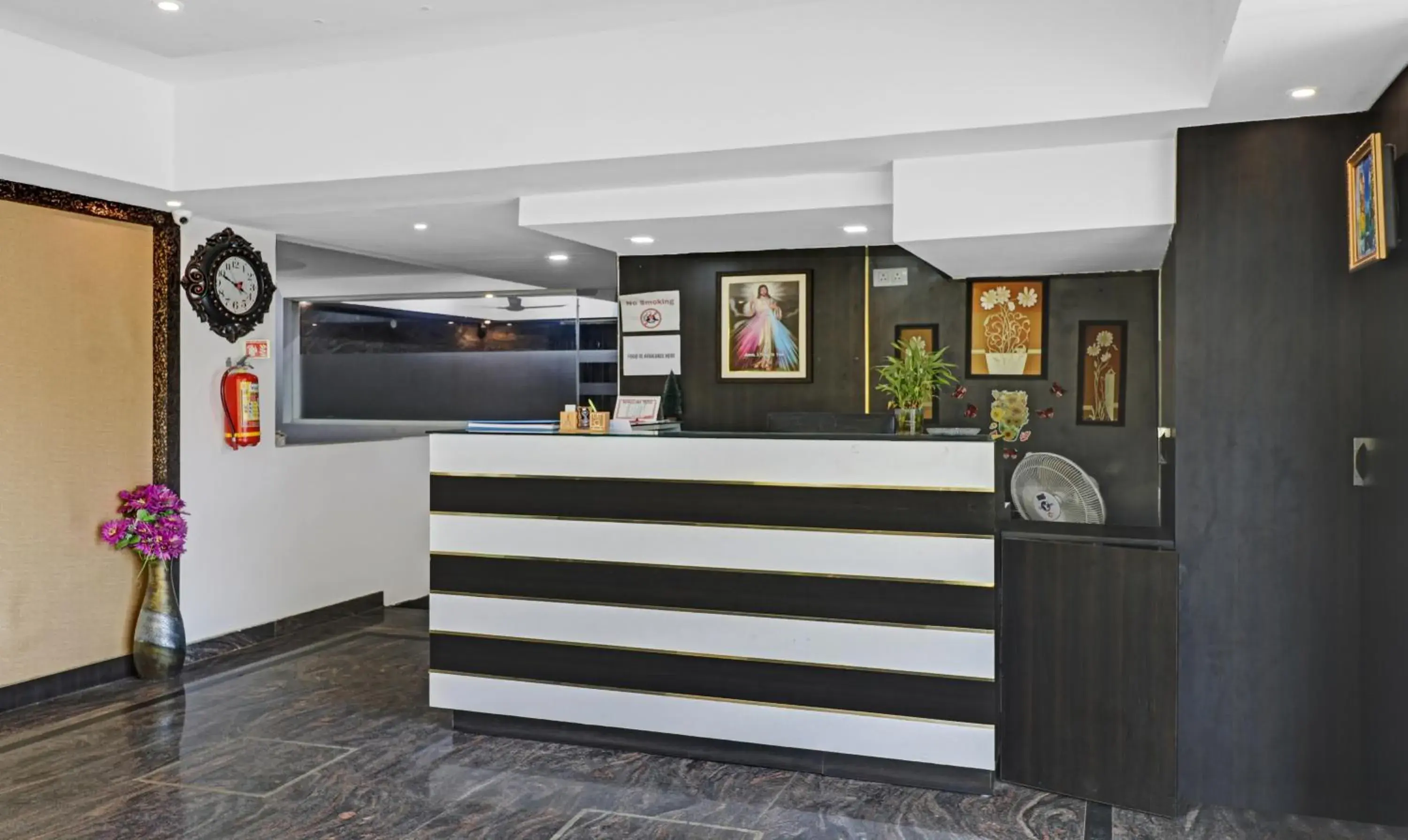 Lobby or reception in Treebo JJ Residency Lobby or reception in Treebo JJ Residency