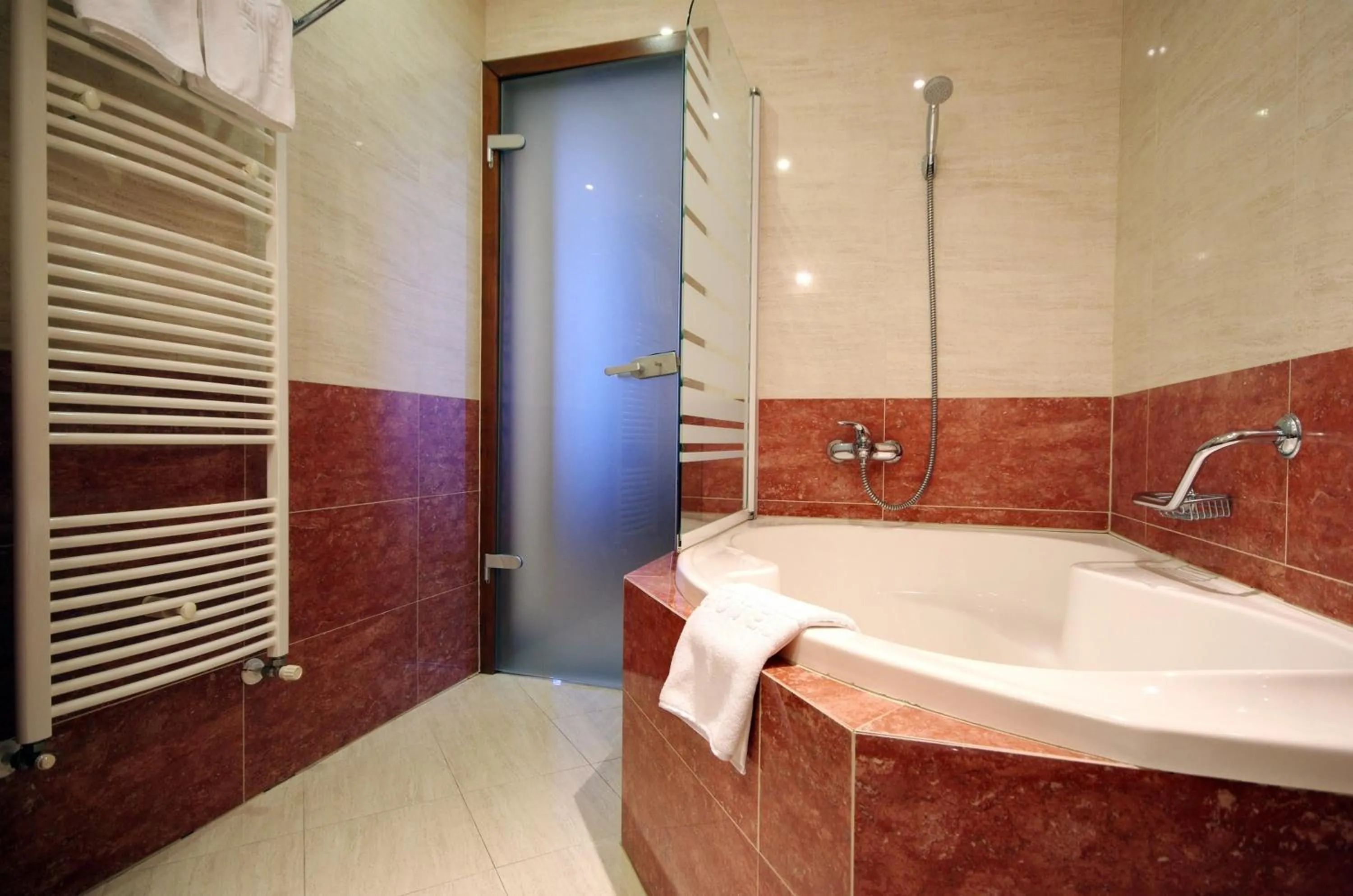 Bathroom in Elizabeth Hotel