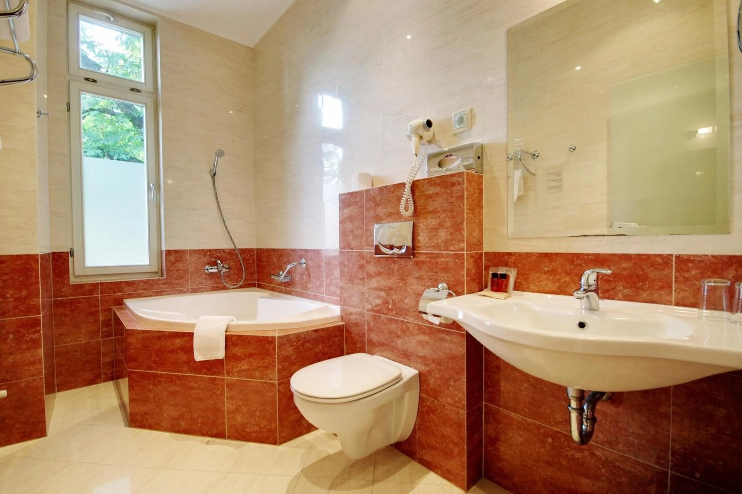 Bathroom in Elizabeth Hotel