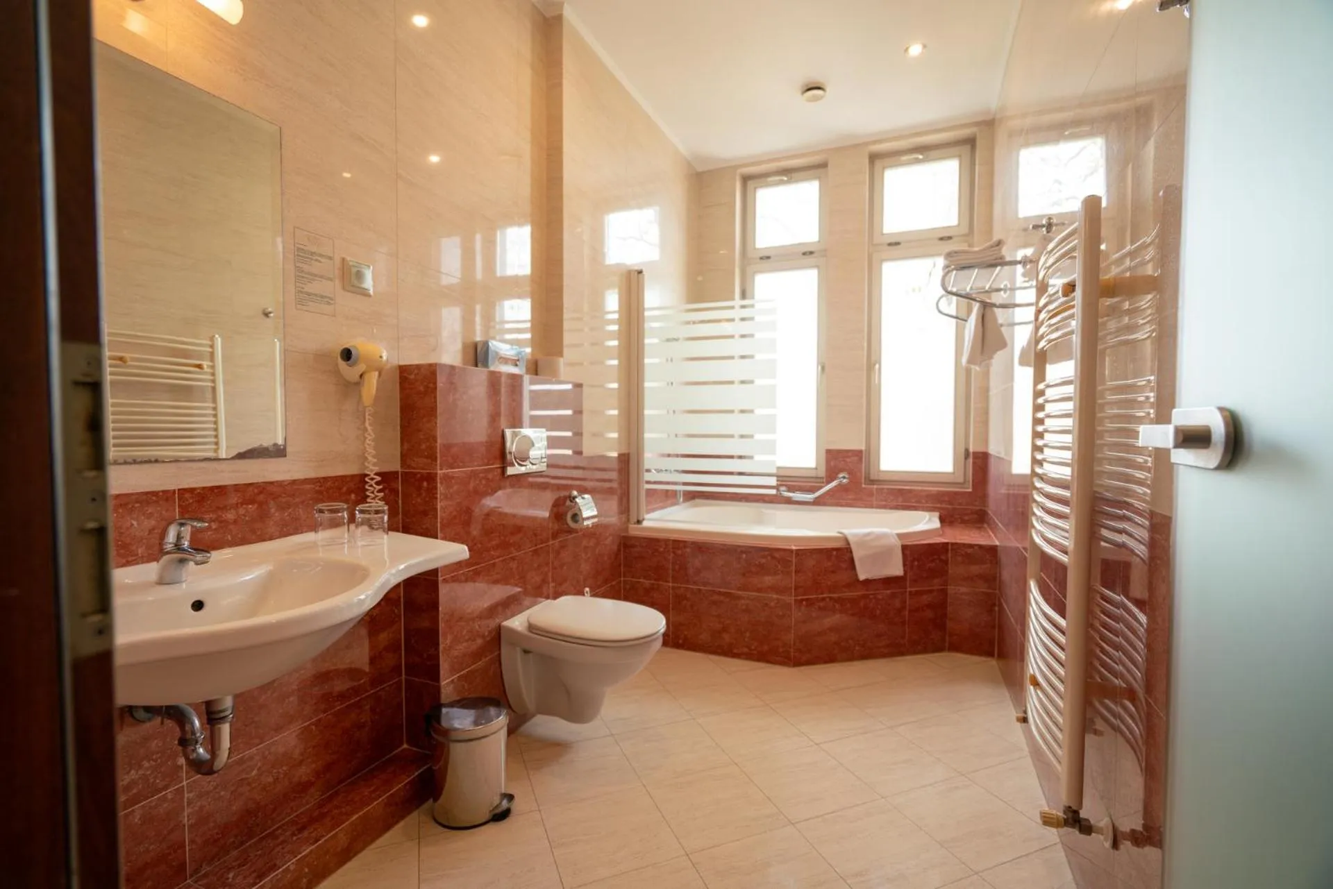 Bathroom in Elizabeth Hotel