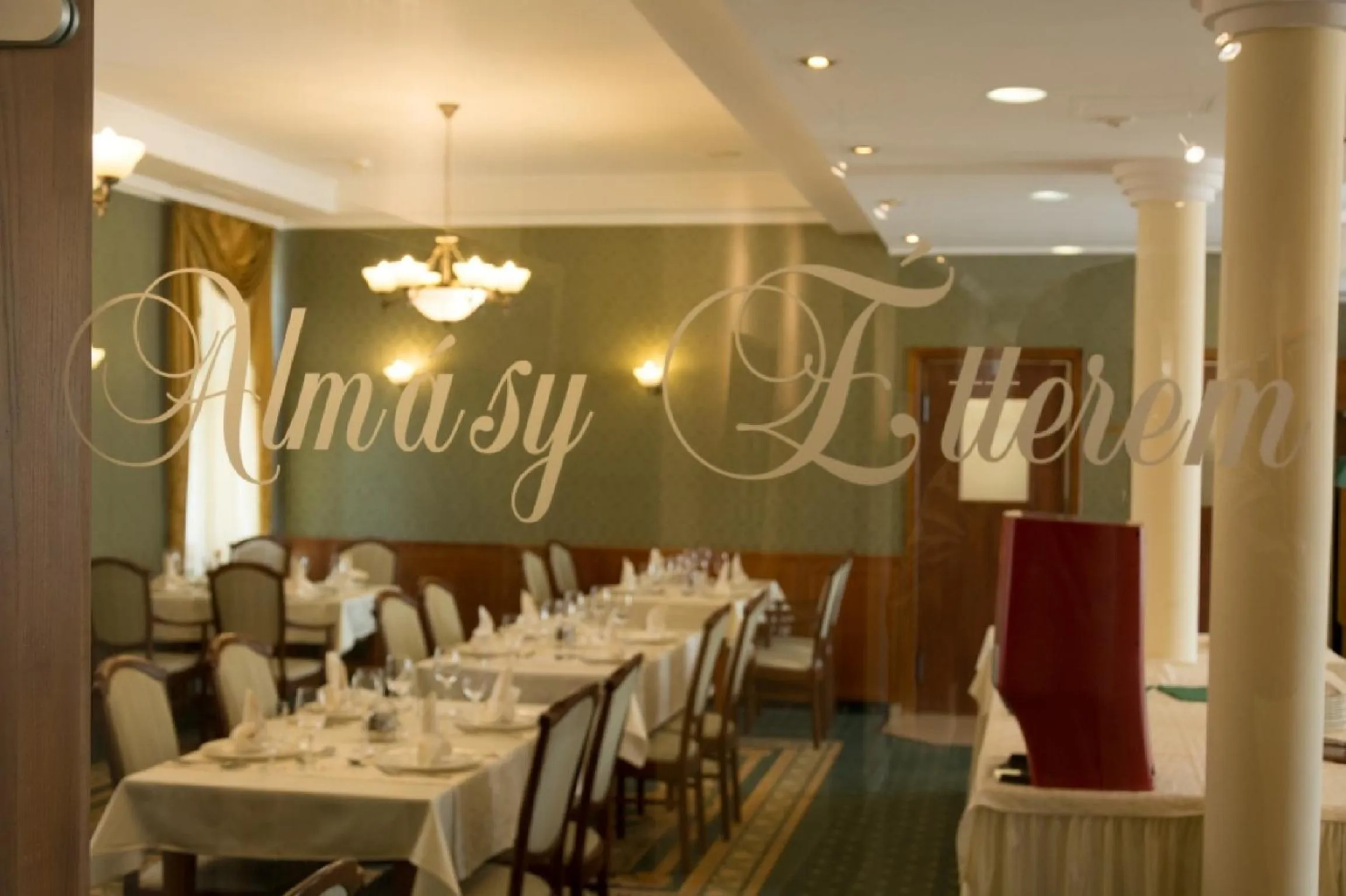 Restaurant/places to eat in Elizabeth Hotel