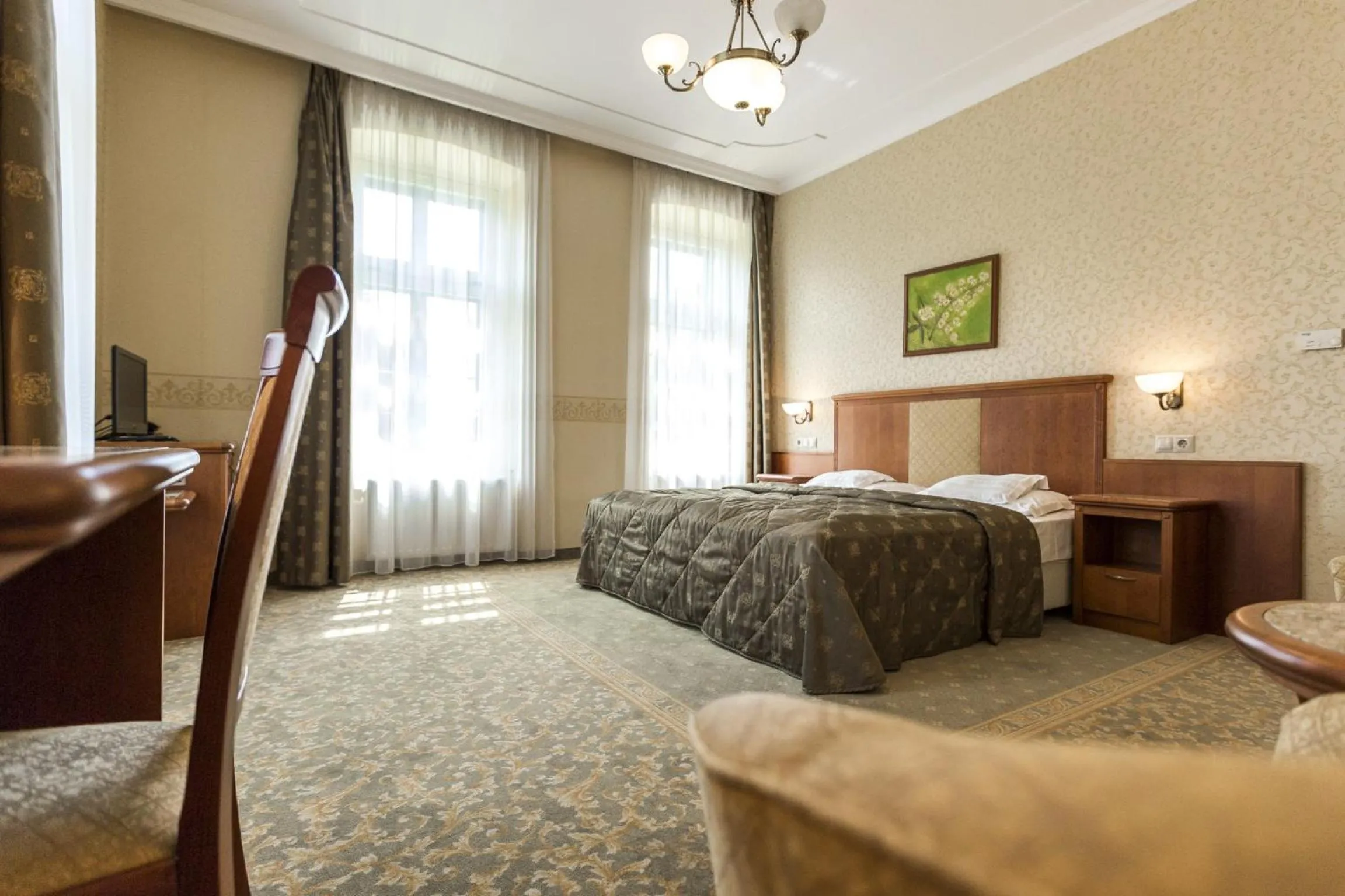 Bed in Elizabeth Hotel