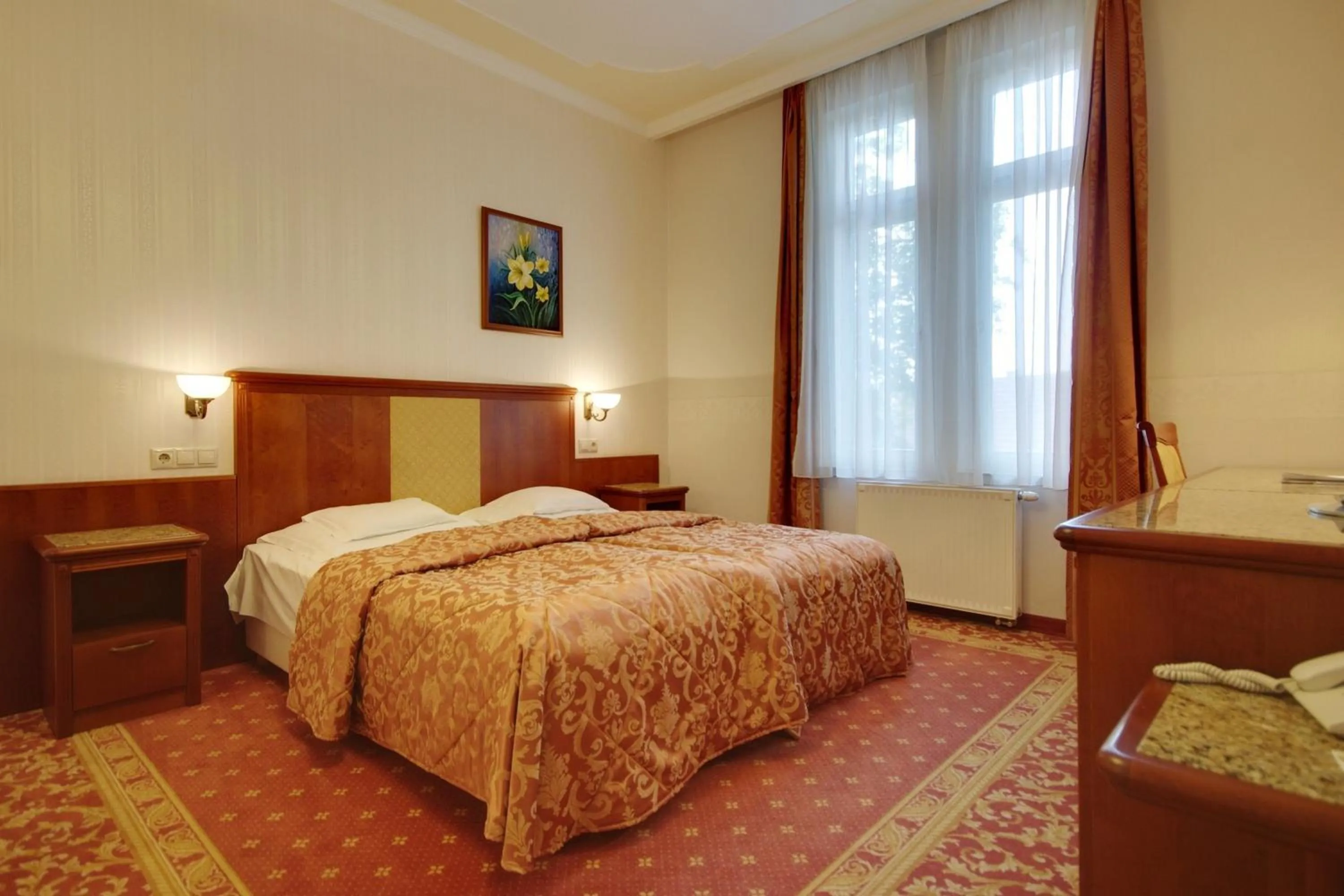 Bed in Elizabeth Hotel