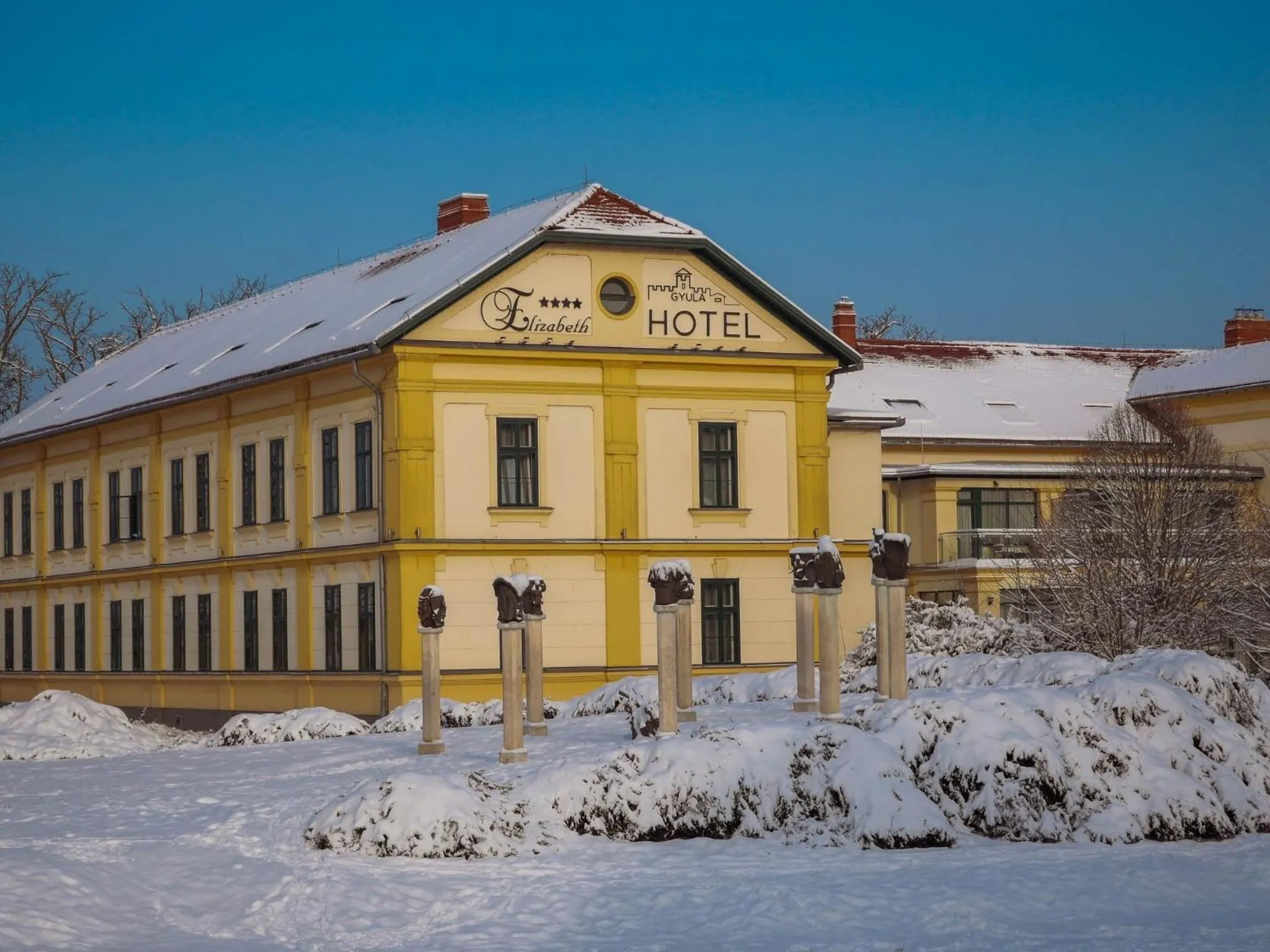 Property building in Elizabeth Hotel