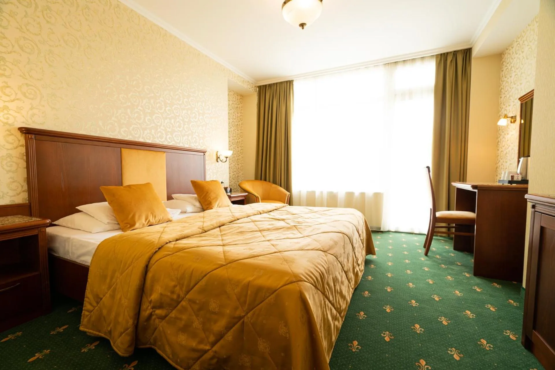 Bed in Elizabeth Hotel