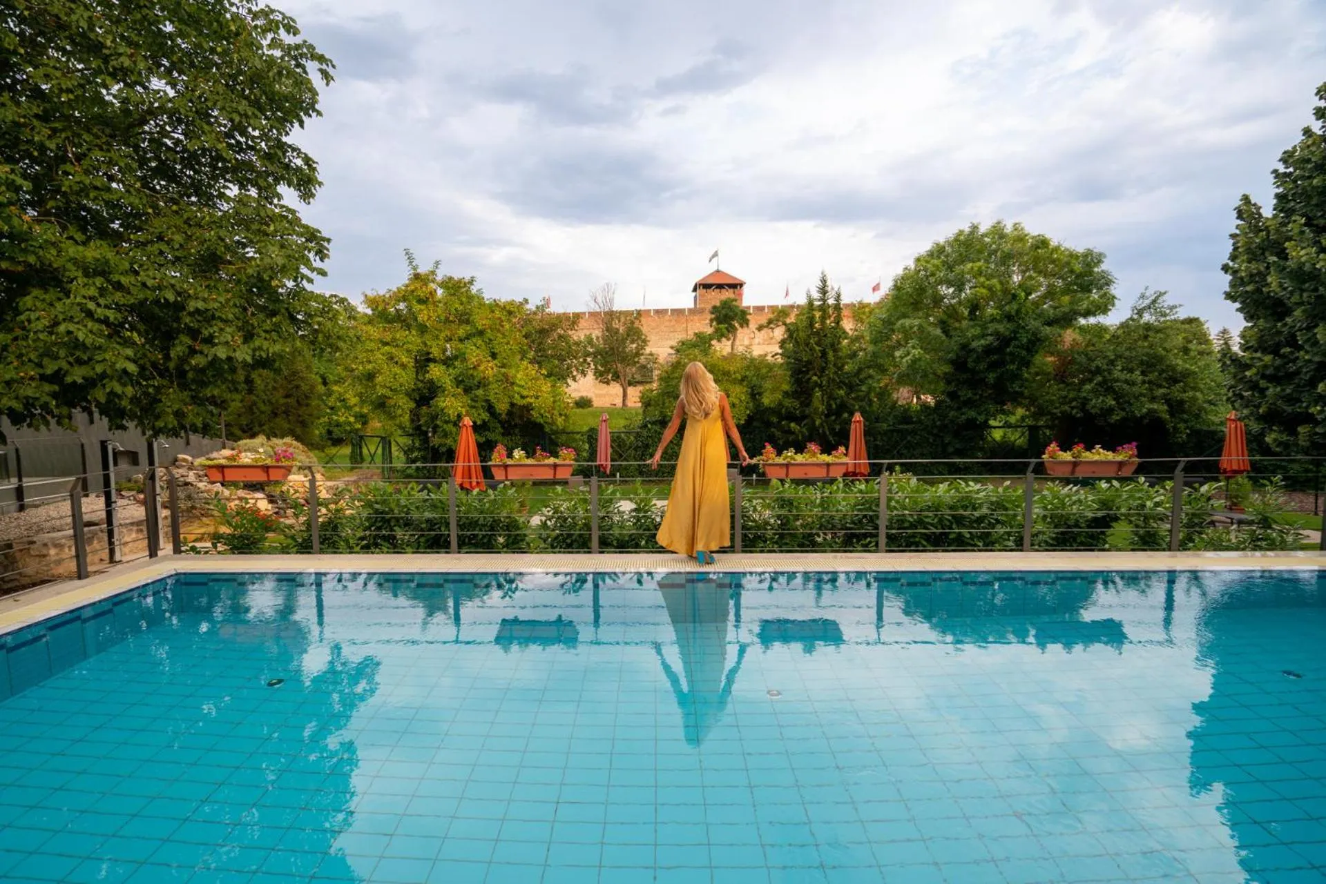 Swimming pool in Elizabeth Hotel