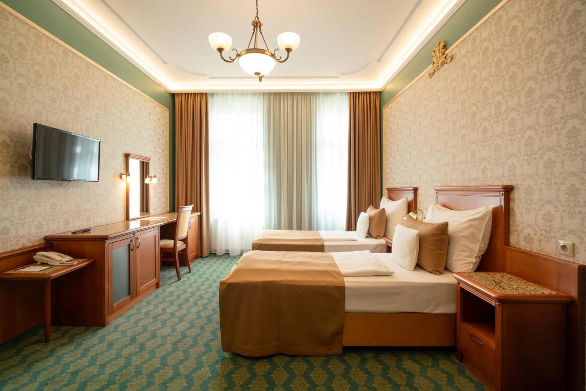 Bed in Elizabeth Hotel