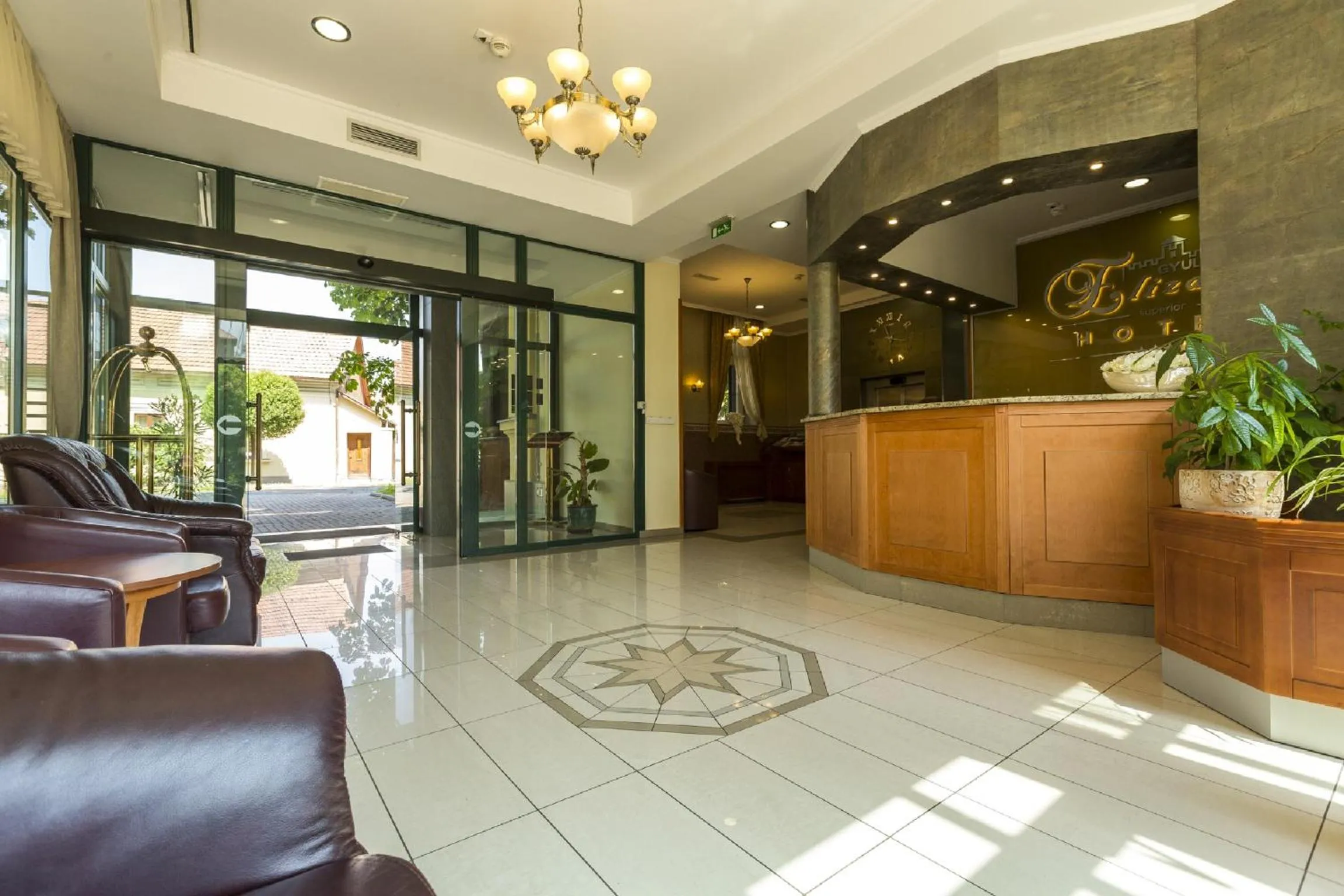 Area and facilities in Elizabeth Hotel