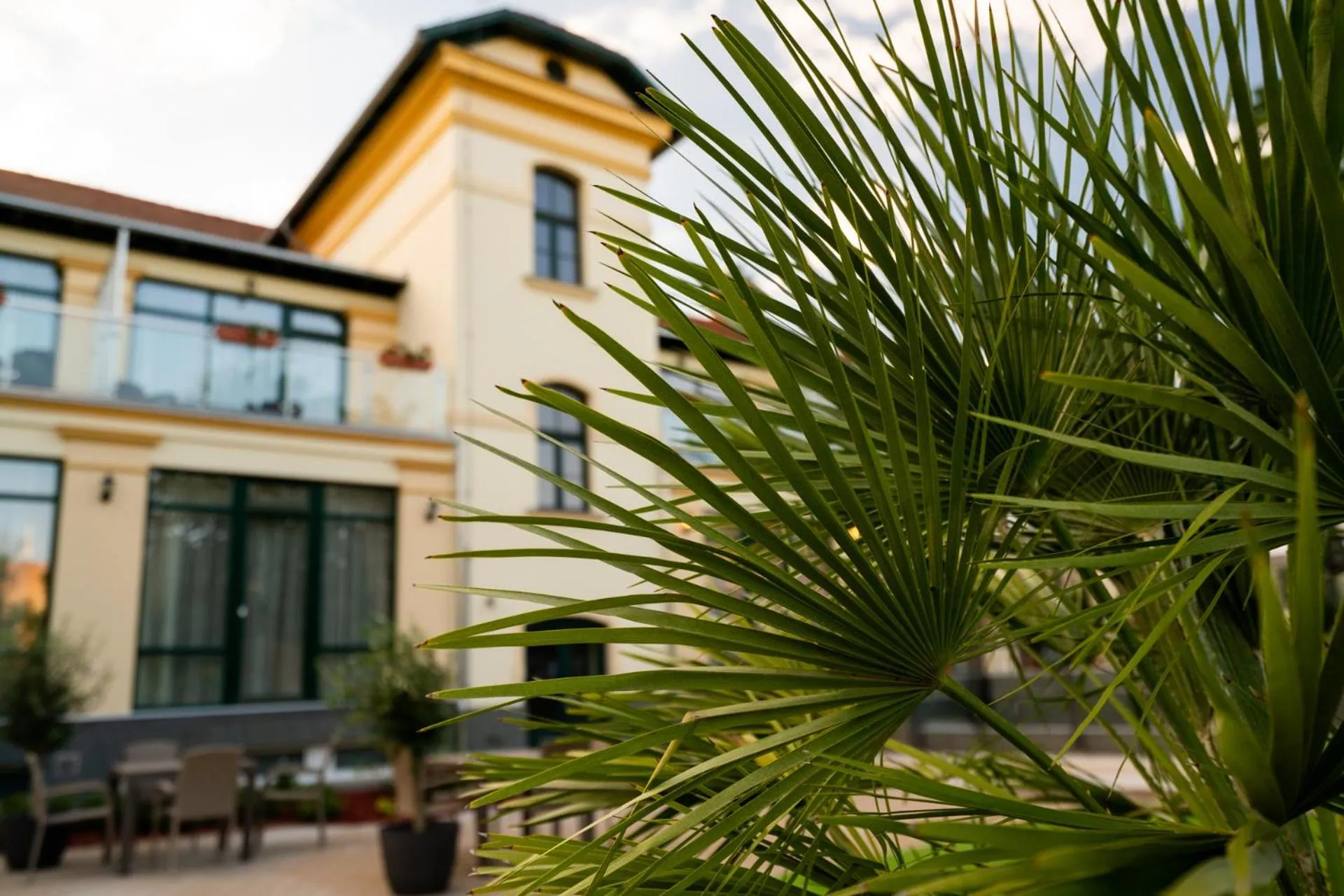 Property building in Elizabeth Hotel