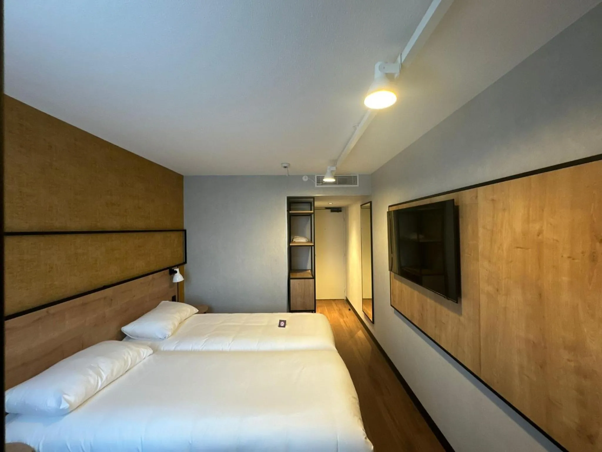 Bed in Ibis Orleans La Chapelle Saint Mesmin