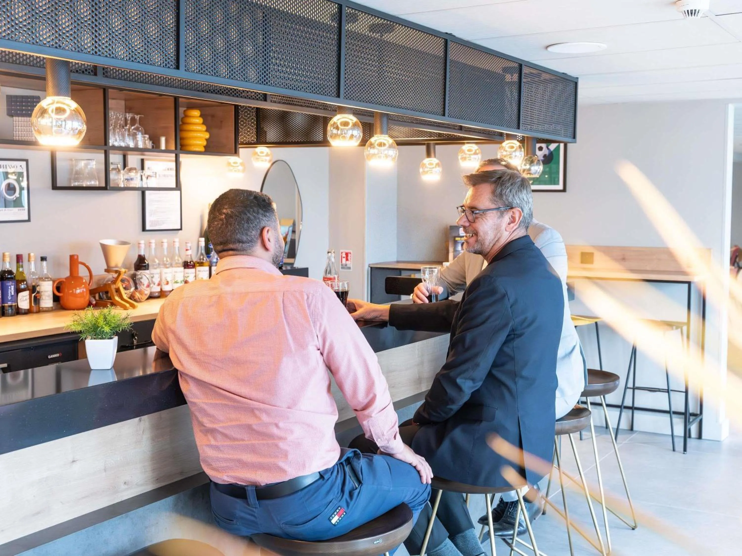 Lounge or bar in Ibis Orleans La Chapelle Saint Mesmin