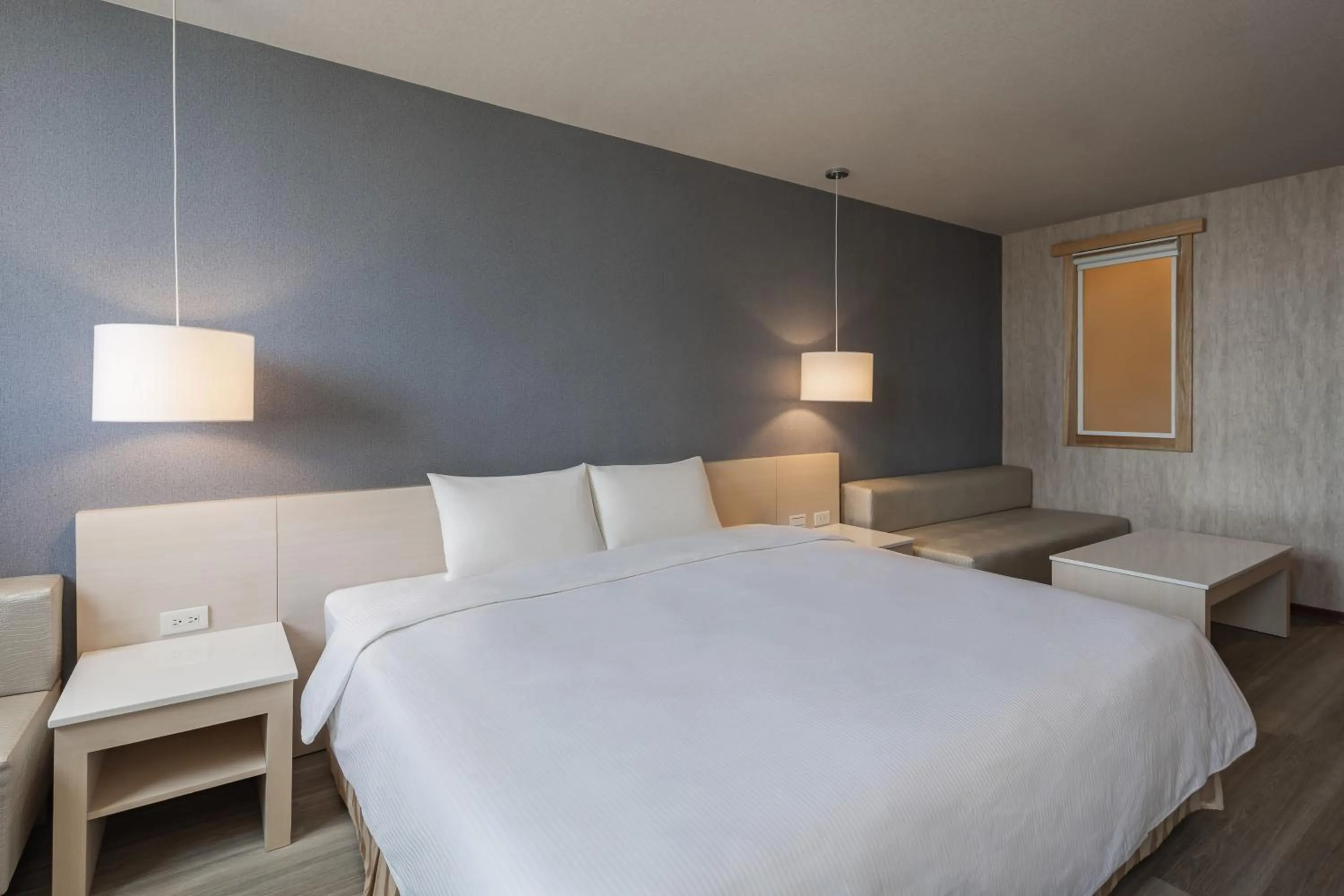 Photo of the whole room, Bed in Kindness Hotel - Kaohsiung Guang Rong Pier