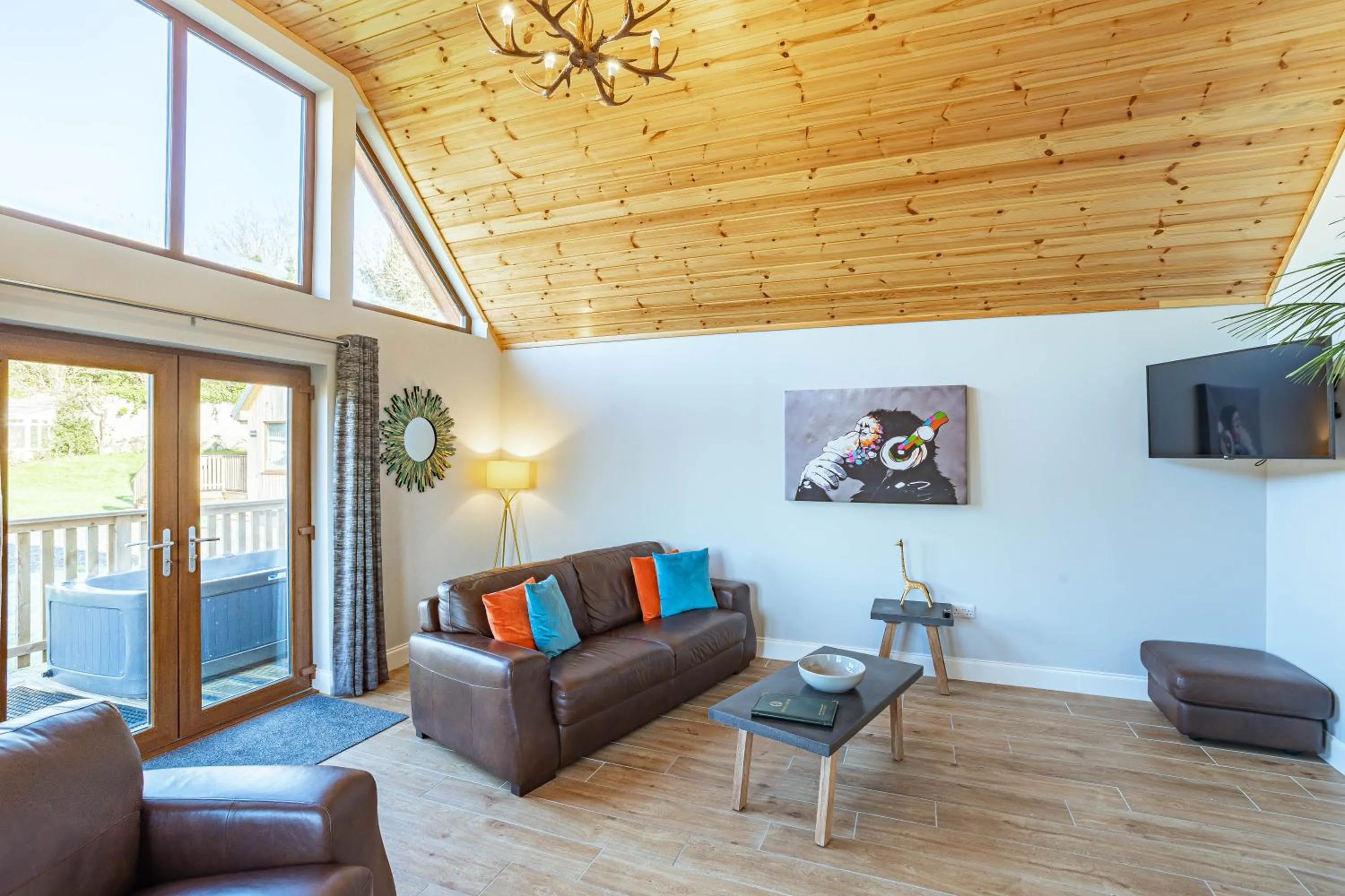 TV and multimedia in Kestrel Lodge 7 with Hot Tub