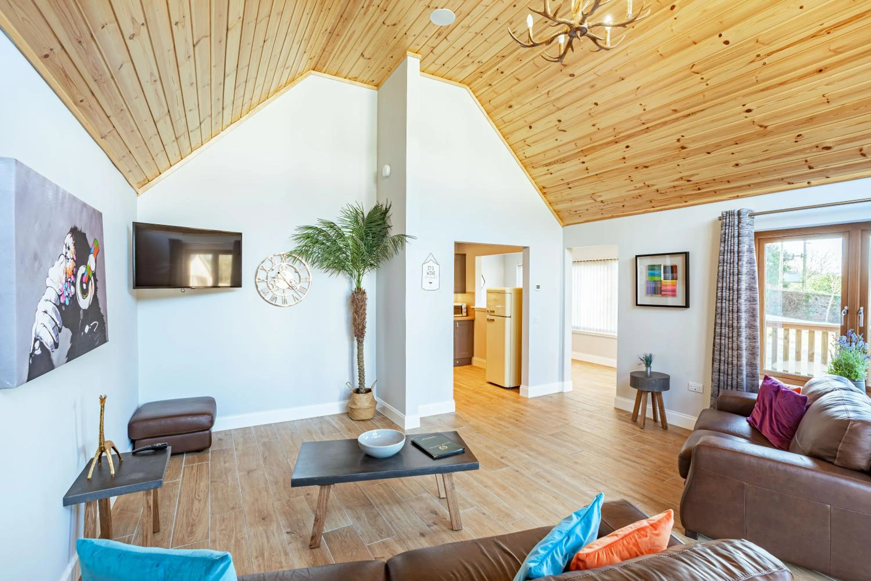 TV and multimedia in Kestrel Lodge 7 with Hot Tub
