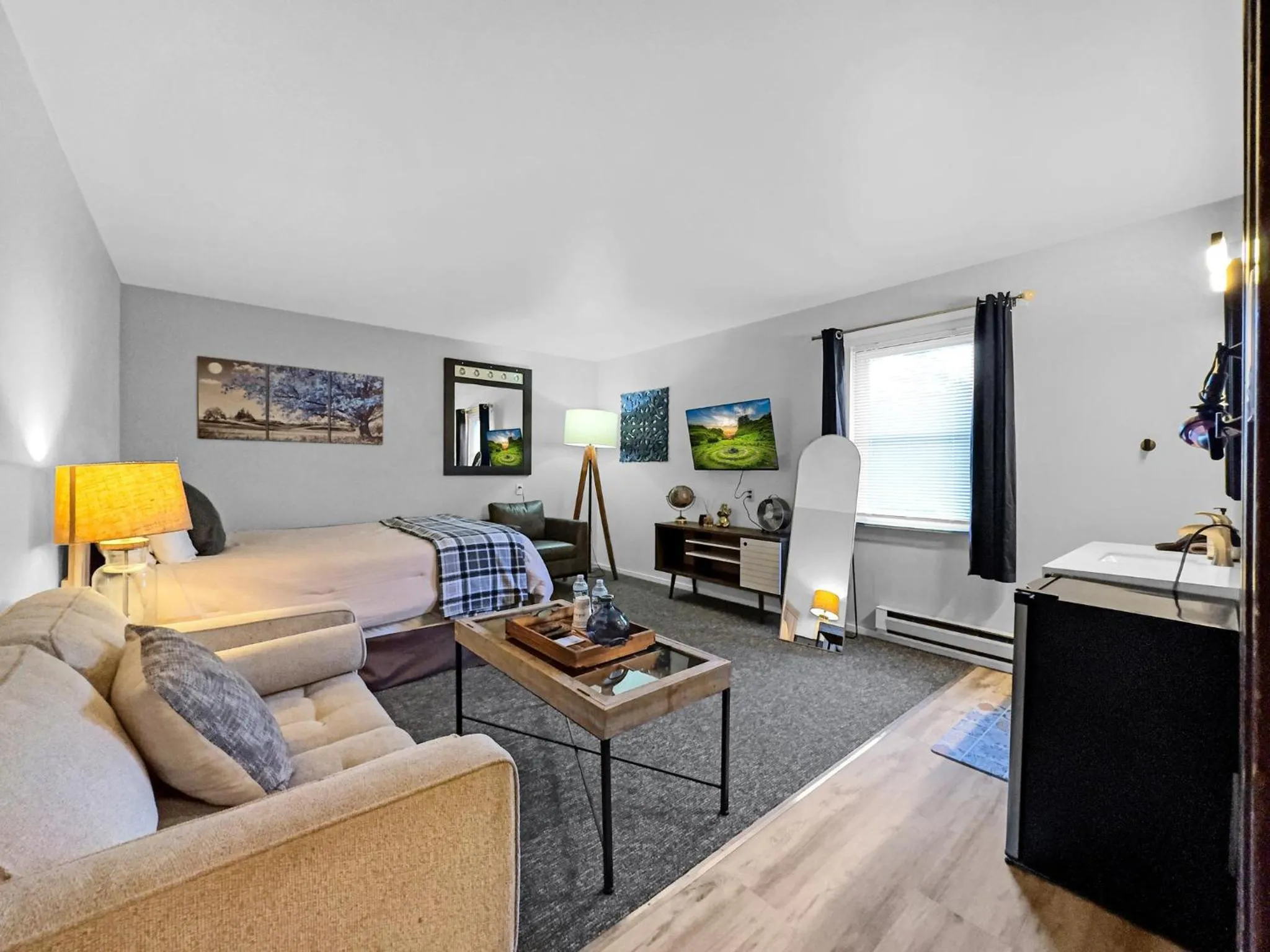 TV and multimedia, Bed in Timberline Lodge