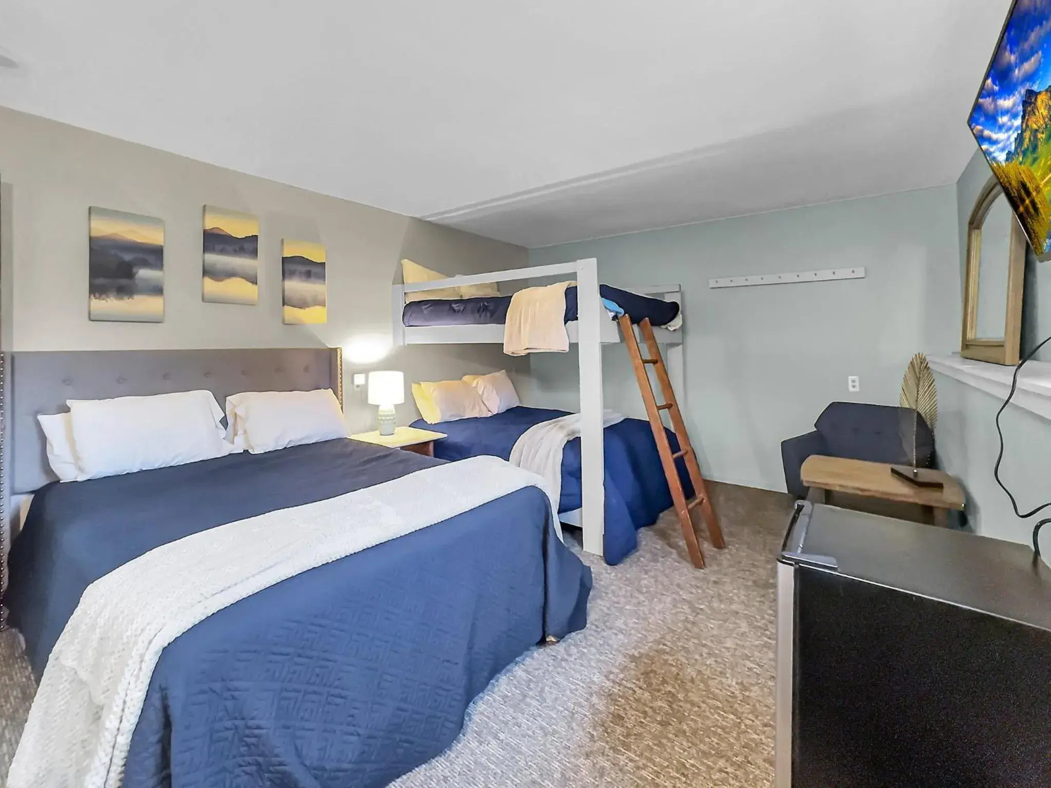 Deluxe Suite in Timberline Lodge Deluxe Suite in Timberline Lodge