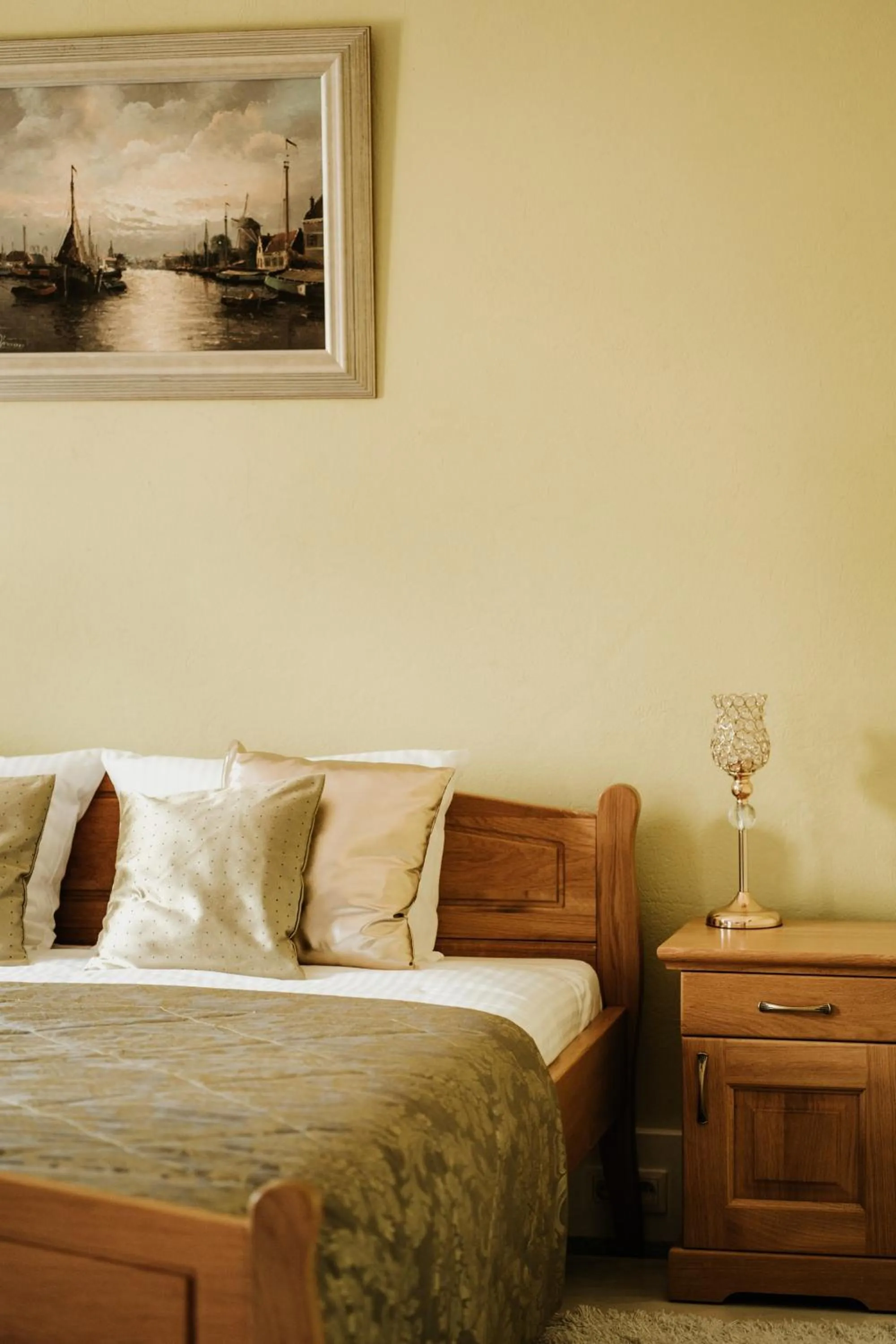 Bed in Pałac Bogaczów - noclegi - restauracja - przyjęcia