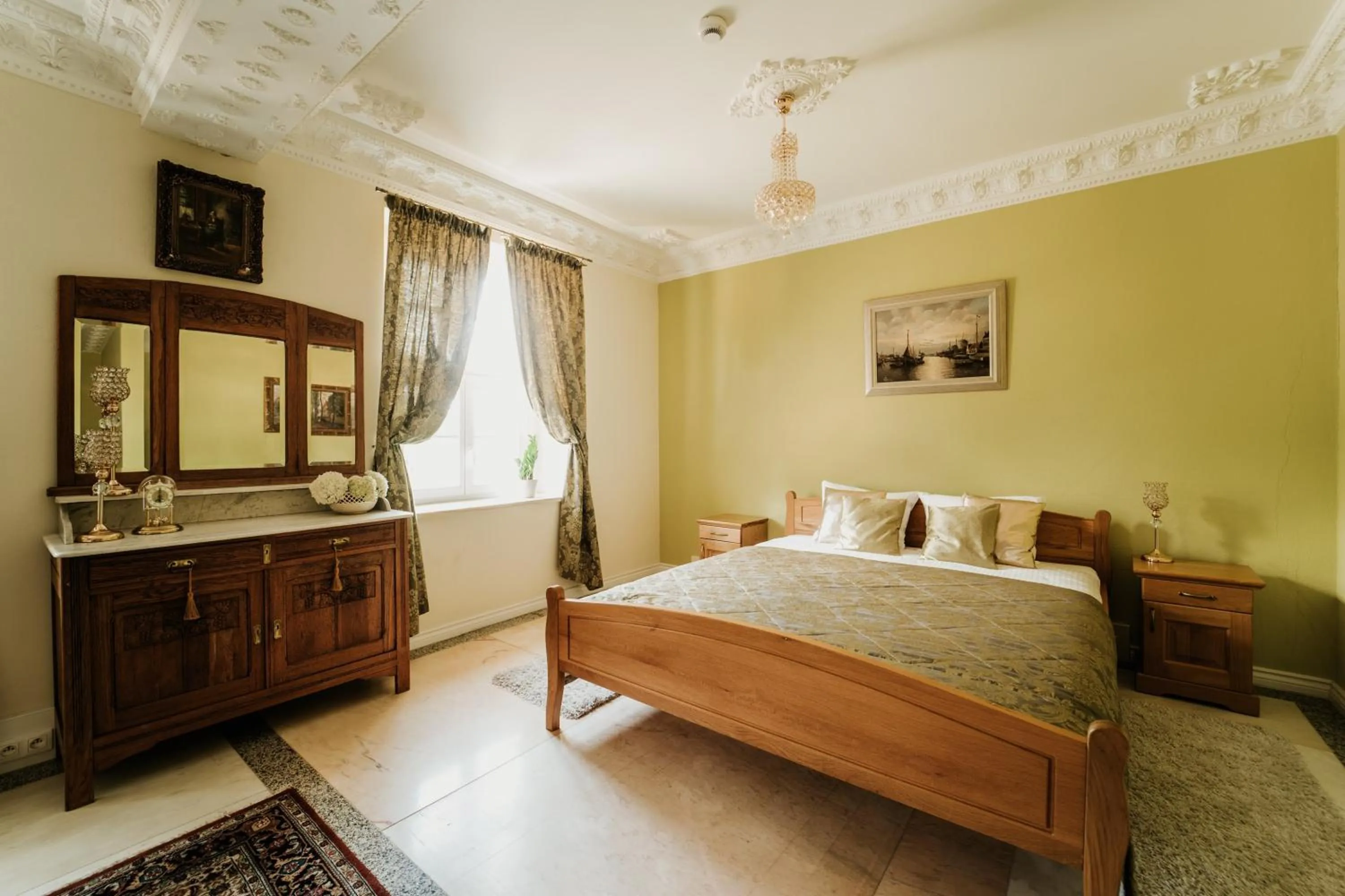 Bed in Pałac Bogaczów - noclegi - restauracja - przyjęcia