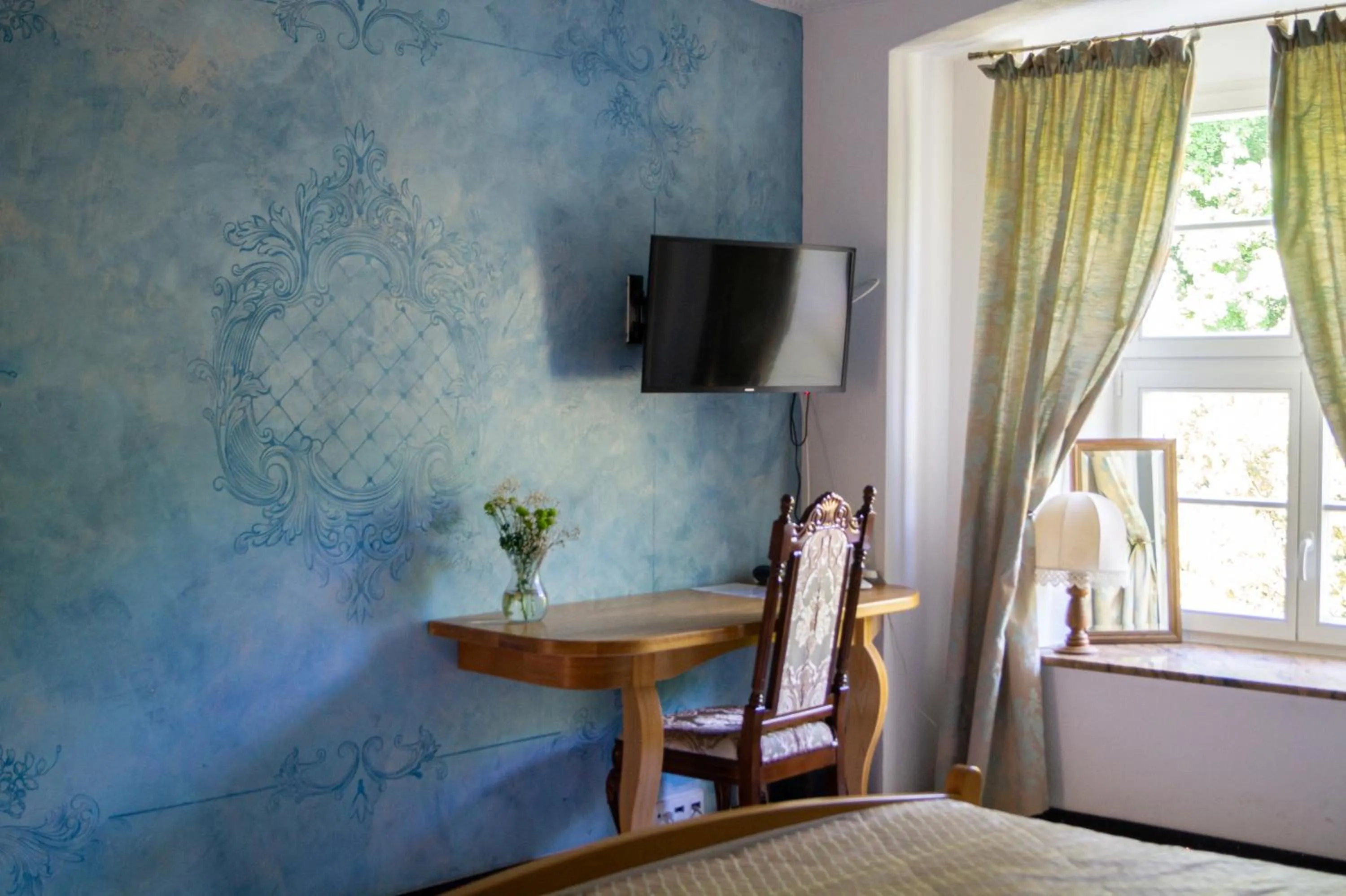 Bed in Pałac Bogaczów - noclegi - restauracja - przyjęcia