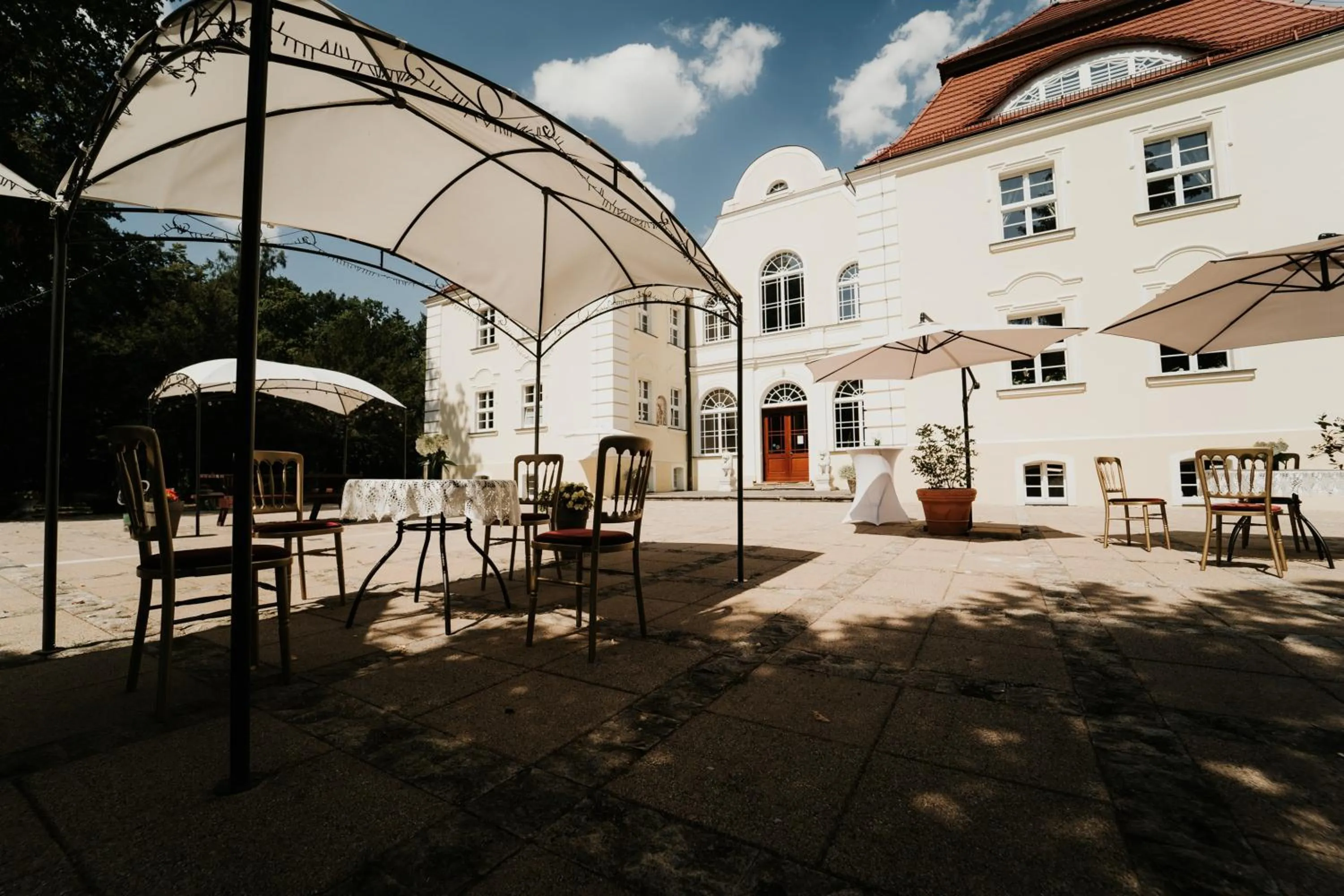 Property building in Pałac Bogaczów - noclegi - restauracja - przyjęcia