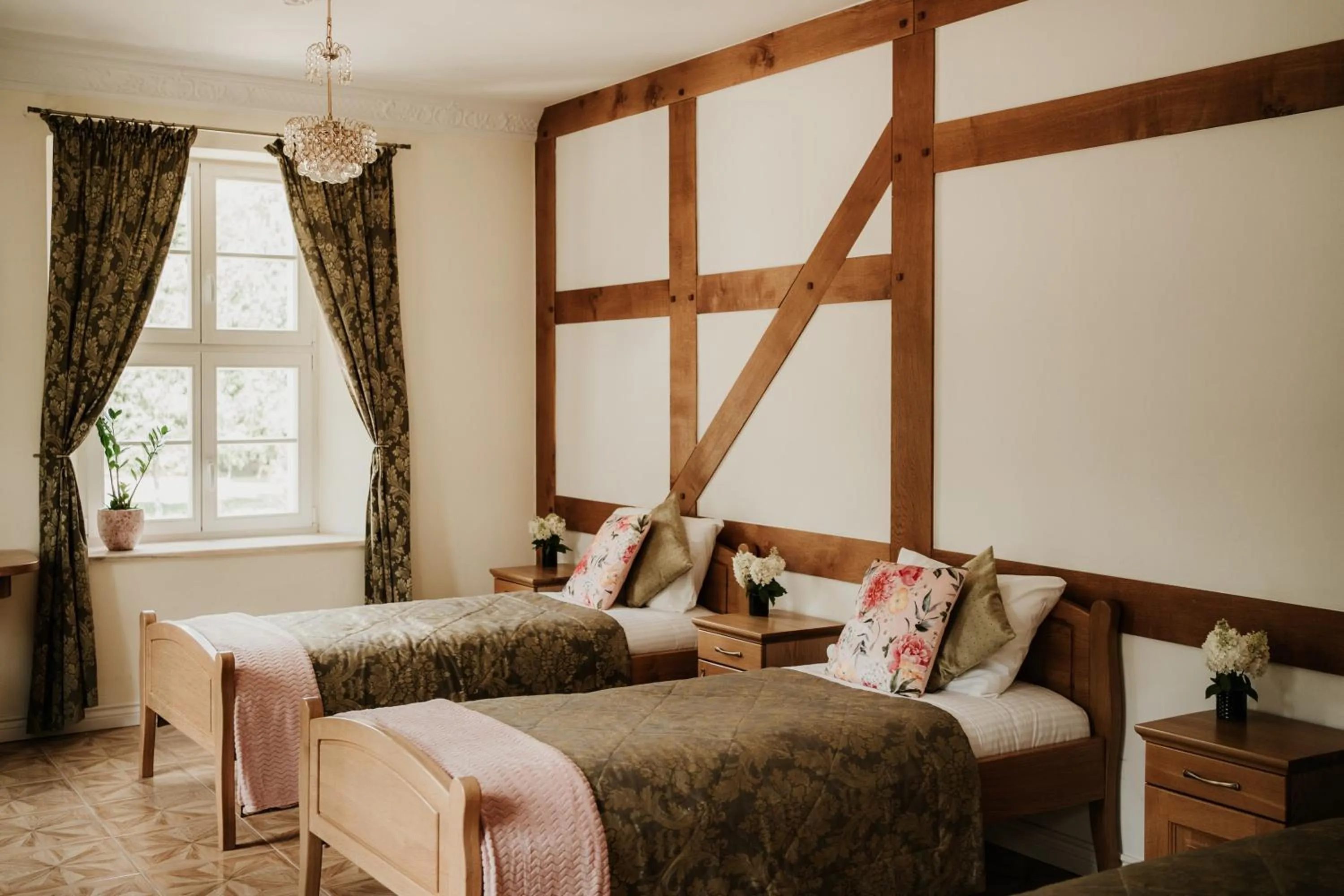 Bed in Pałac Bogaczów - noclegi - restauracja - przyjęcia