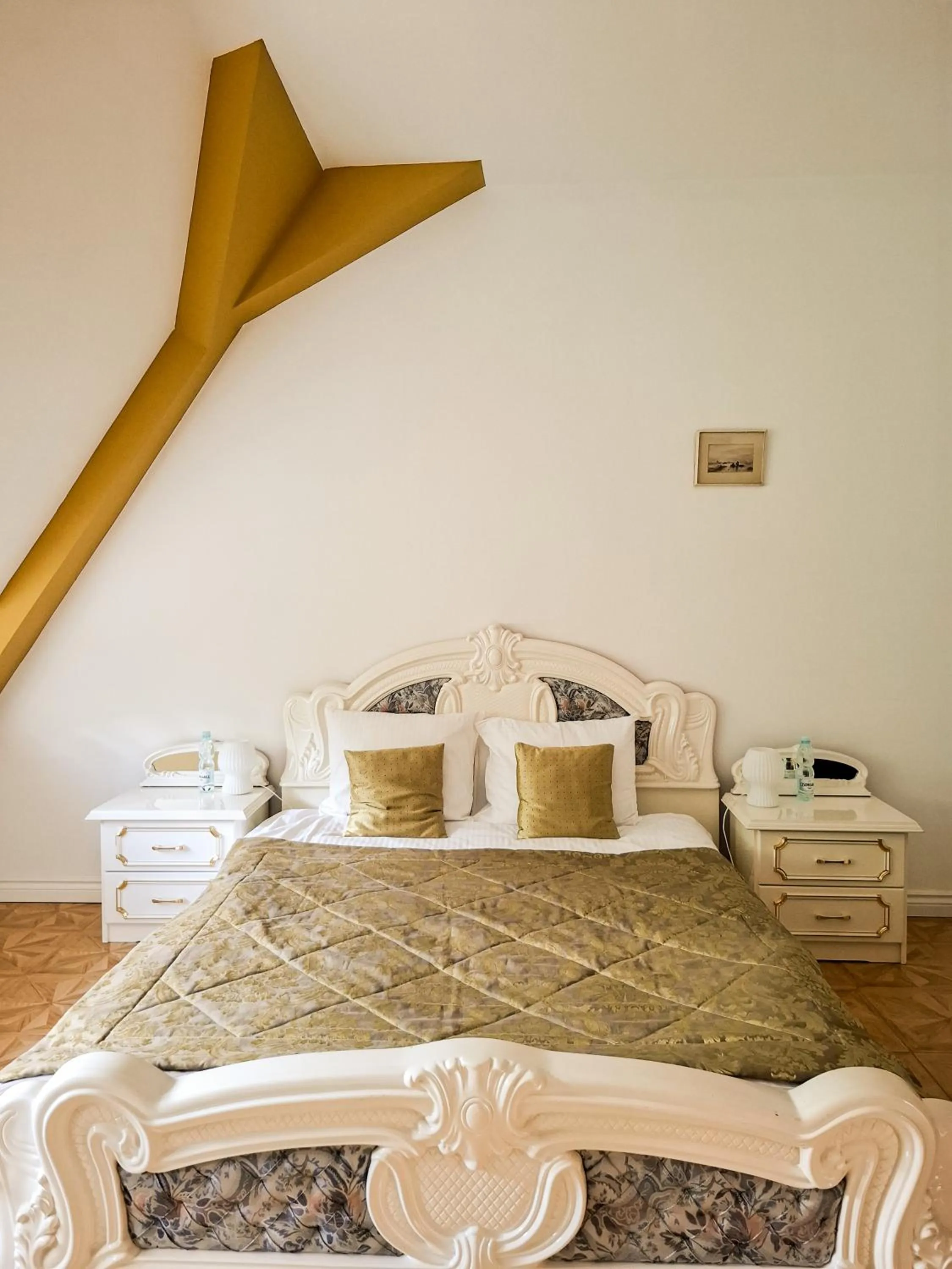 Bed in Pałac Bogaczów - noclegi - restauracja - przyjęcia