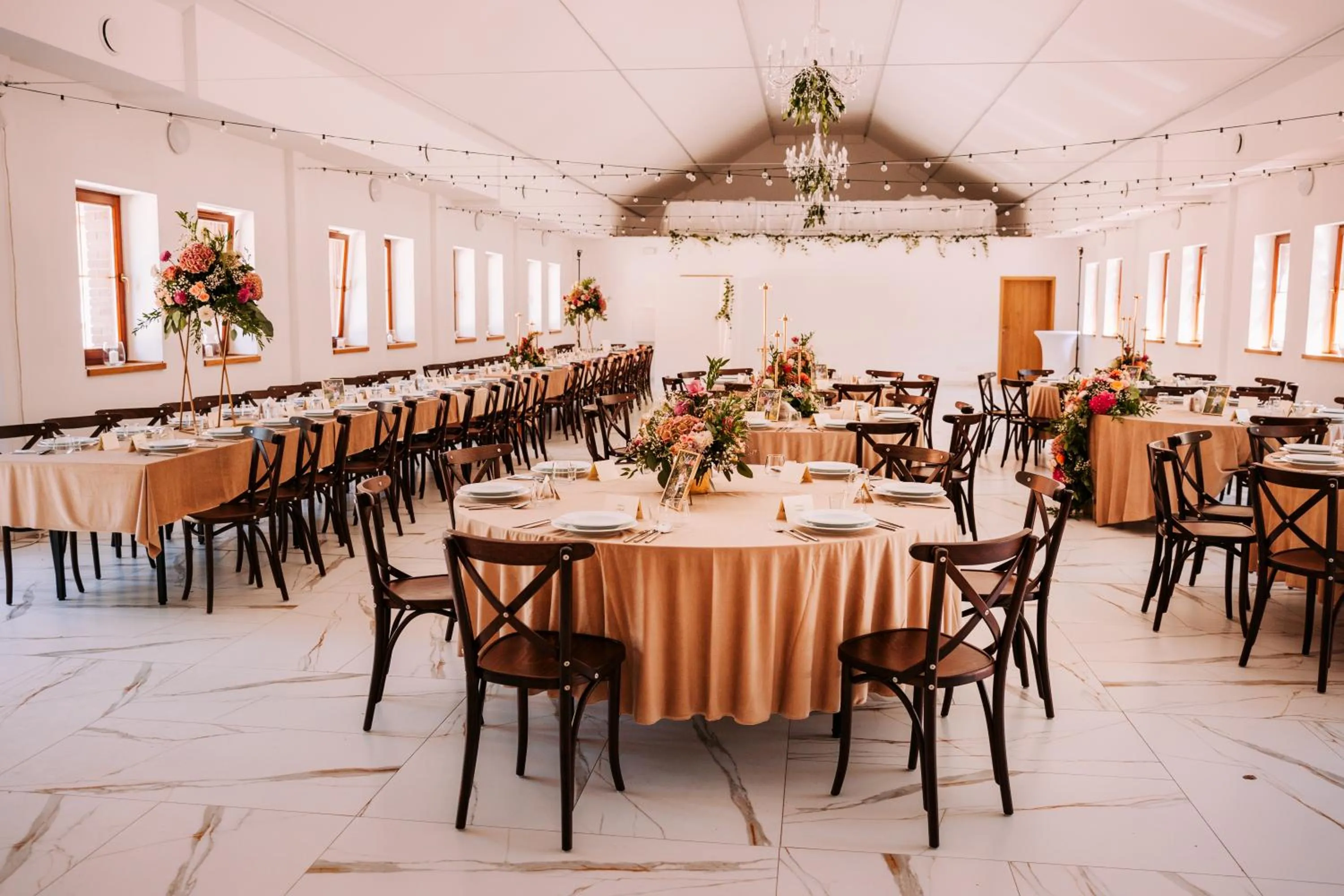 Pałac Bogaczów - noclegi - restauracja - przyjęcia