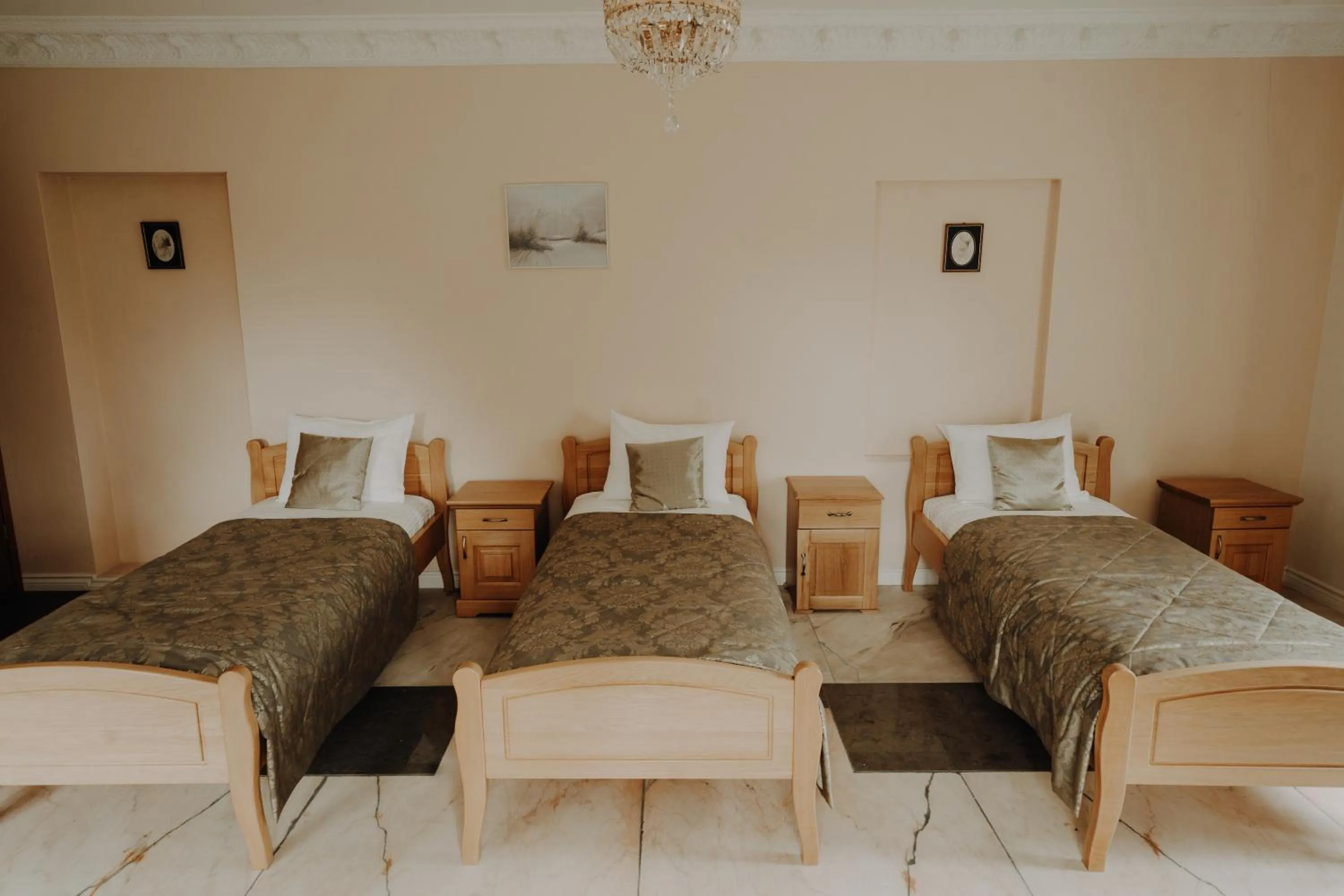 Bed in Pałac Bogaczów - noclegi - restauracja - przyjęcia