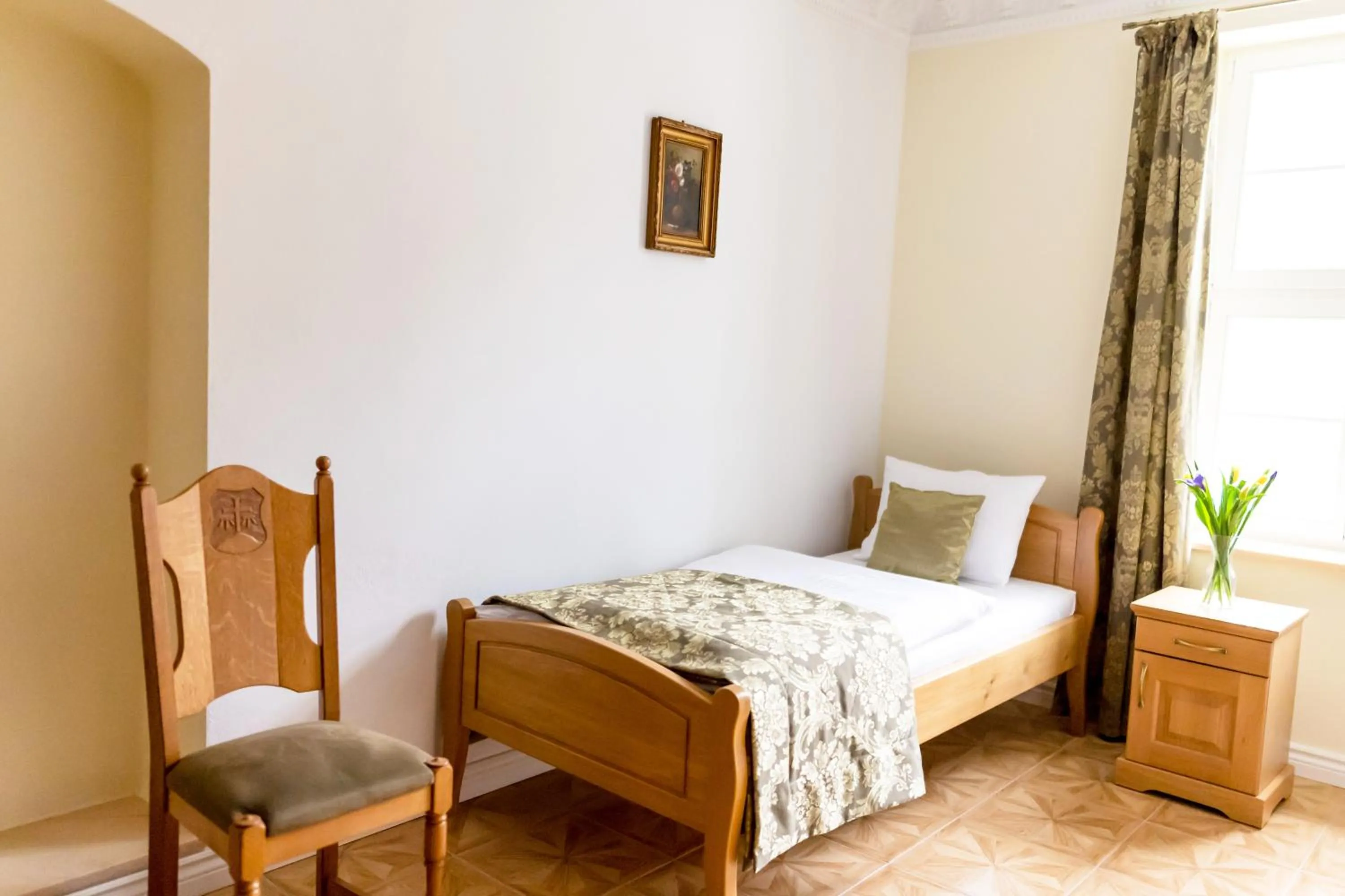 Bed in Pałac Bogaczów - noclegi - restauracja - przyjęcia