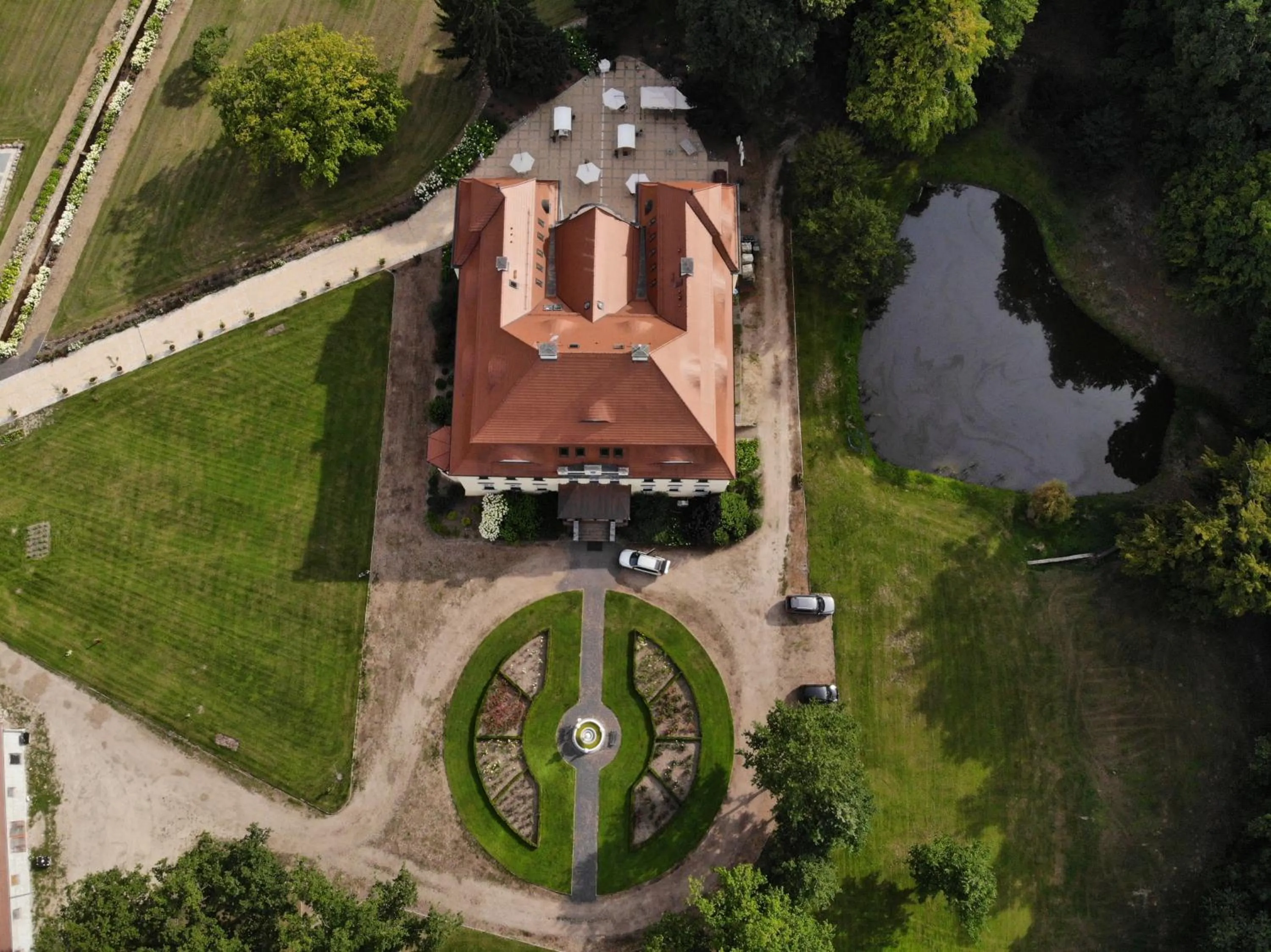 Property building in Pałac Bogaczów - noclegi - restauracja - przyjęcia