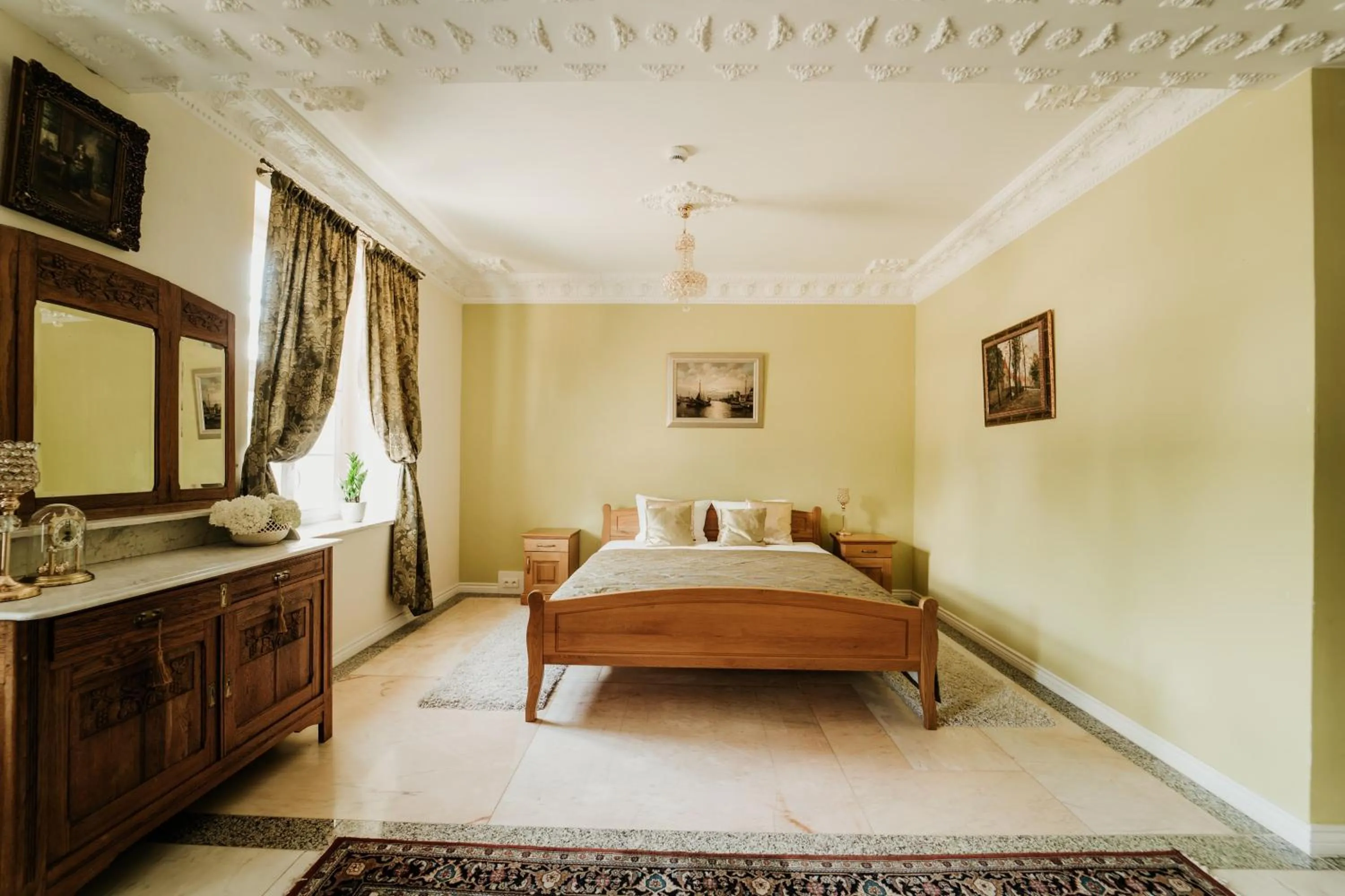 Bed in Pałac Bogaczów - noclegi - restauracja - przyjęcia
