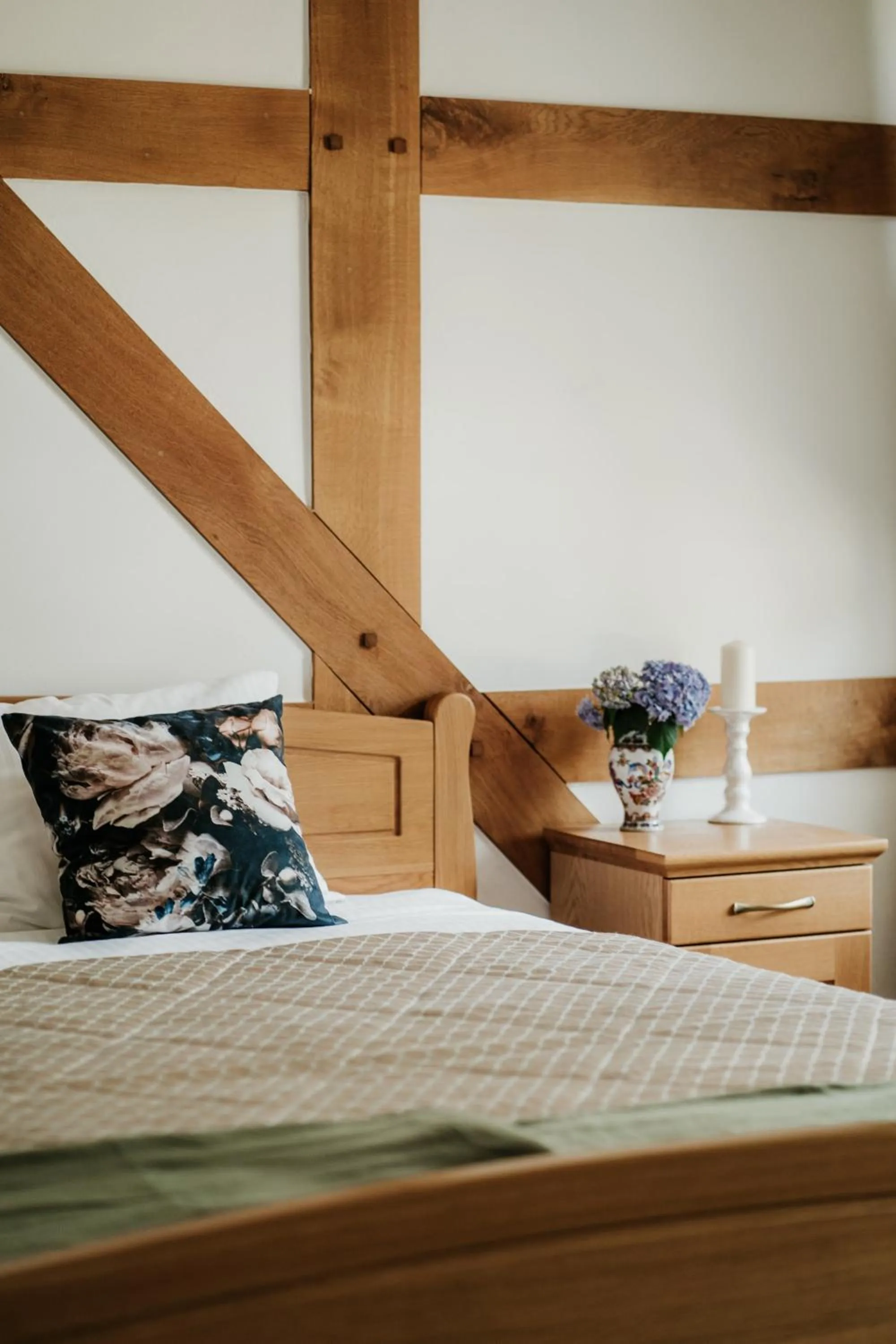 Bed in Pałac Bogaczów - noclegi - restauracja - przyjęcia