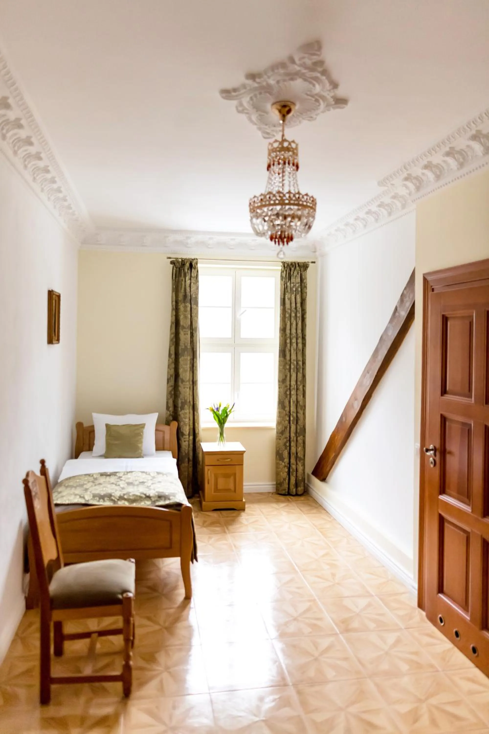 Bed in Pałac Bogaczów - noclegi - restauracja - przyjęcia