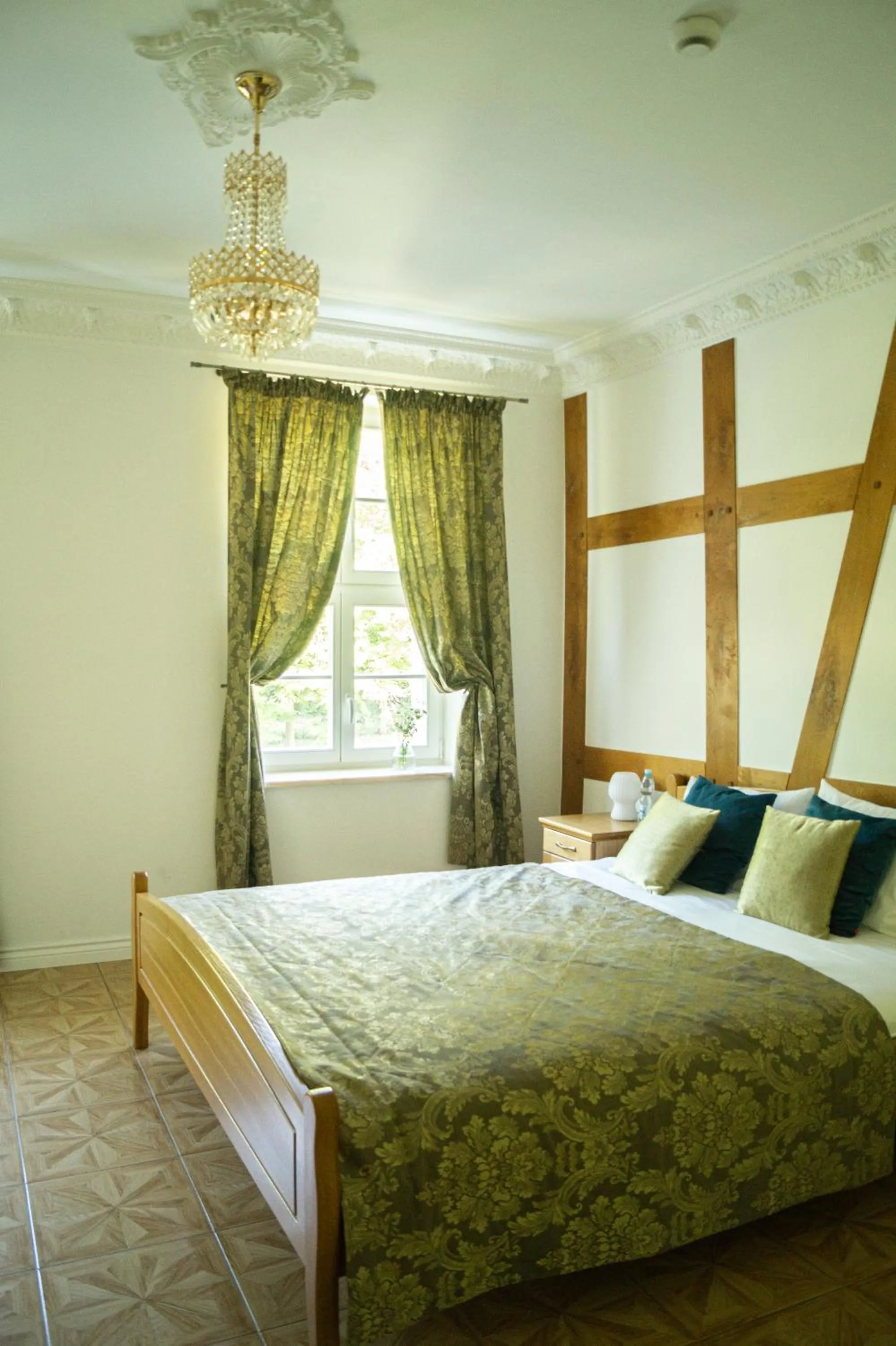 Bed in Pałac Bogaczów - noclegi - restauracja - przyjęcia