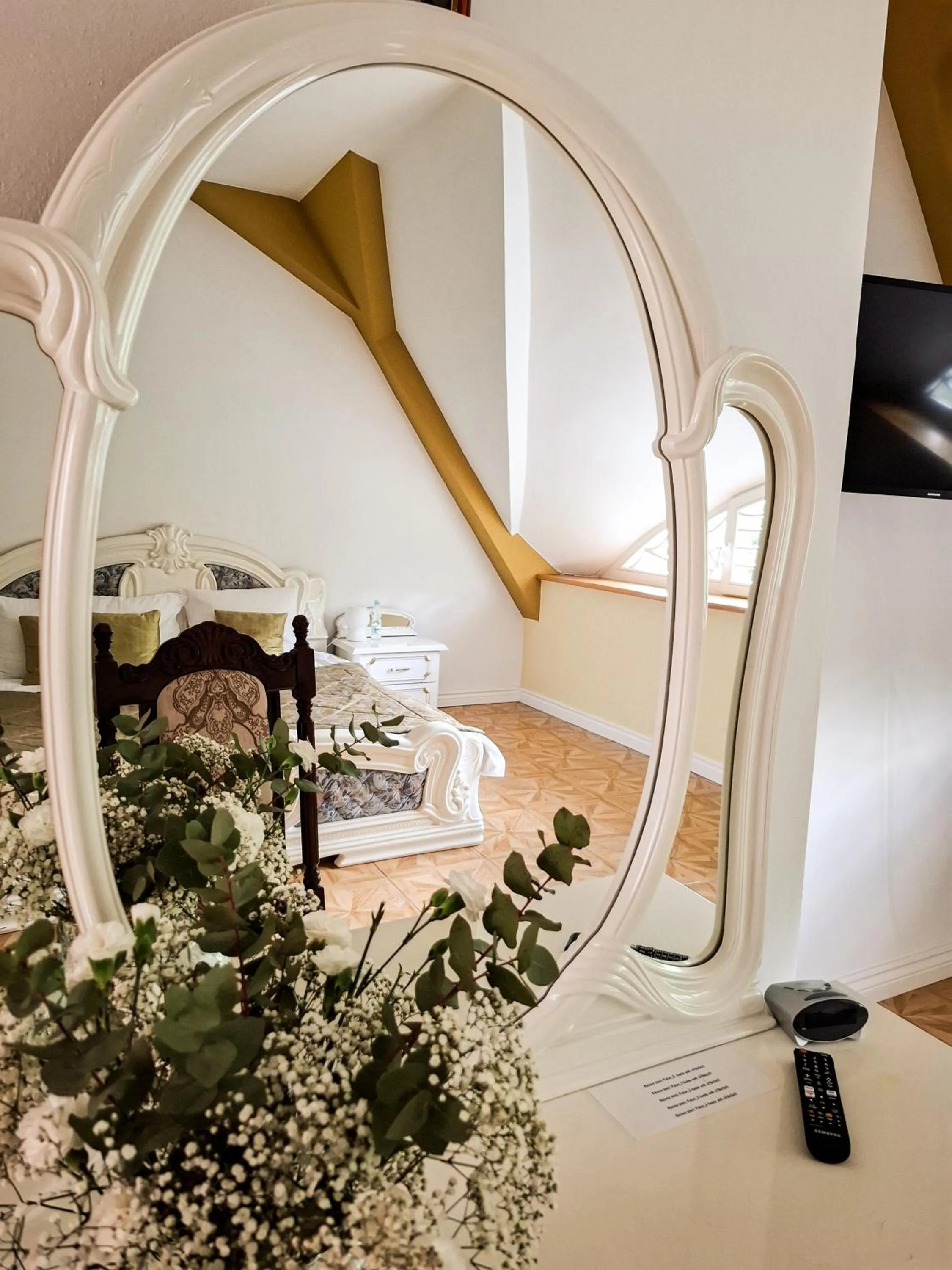 Pałac Bogaczów - noclegi - restauracja - przyjęcia