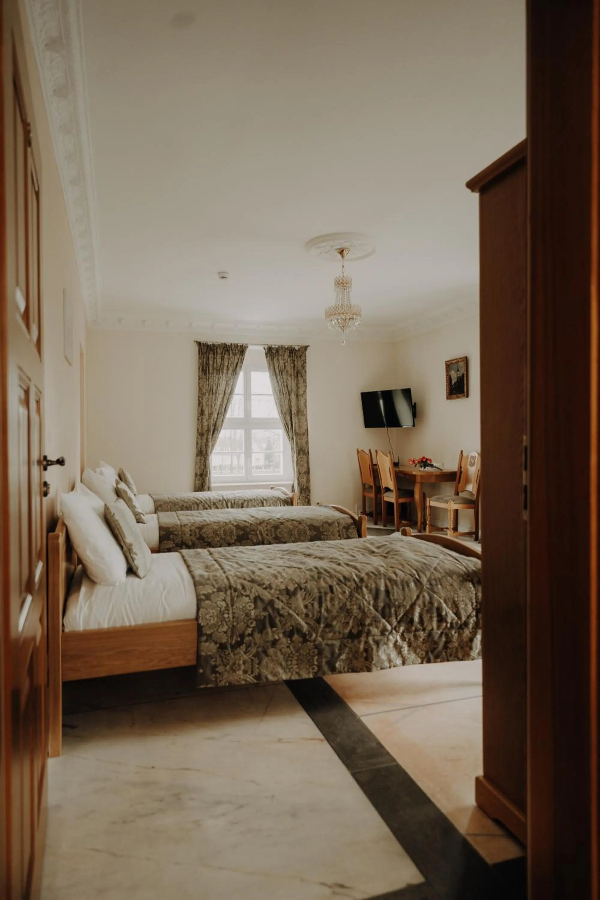 Bed in Pałac Bogaczów - noclegi - restauracja - przyjęcia