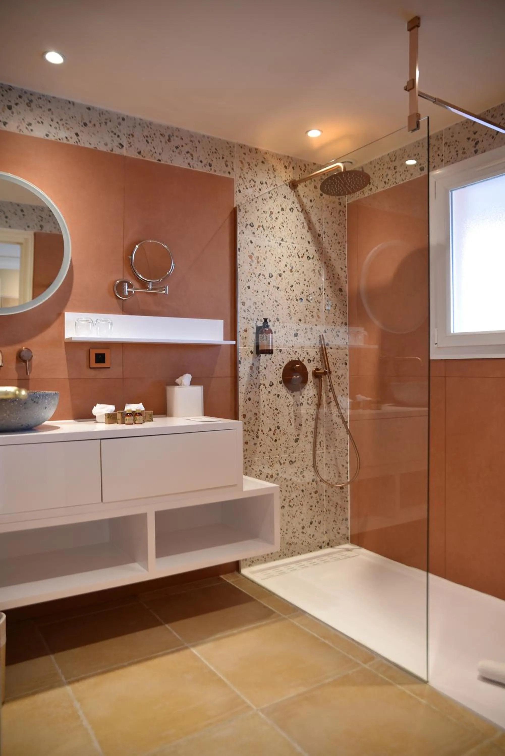 Shower in Hôtel Alivi Di Santa Giulia