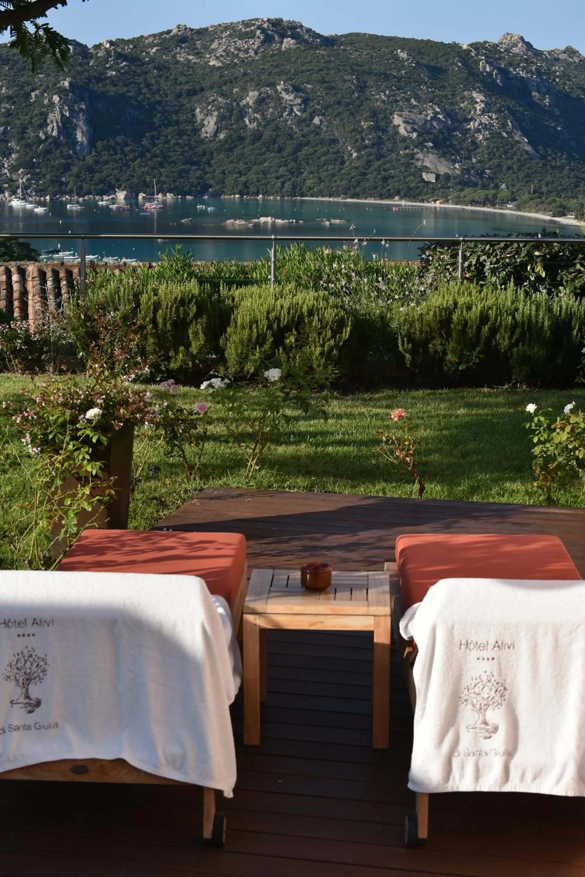 Patio in Hôtel Alivi Di Santa Giulia