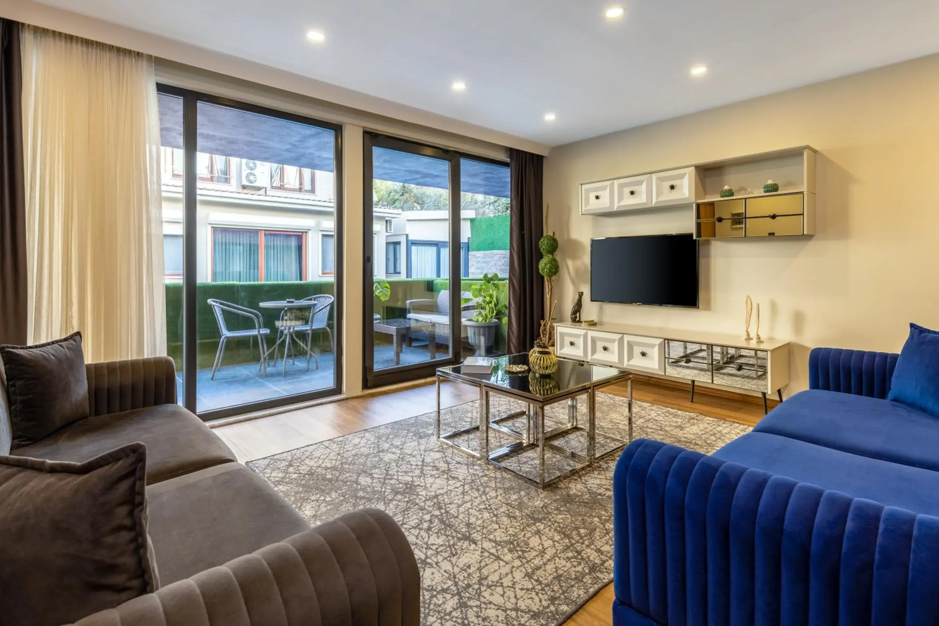 Luxury One-Bedroom Apartment Pool Access in BayMari Suites Plus Florya Luxury One-Bedroom Apartment Pool Access in BayMari Suites Plus Florya