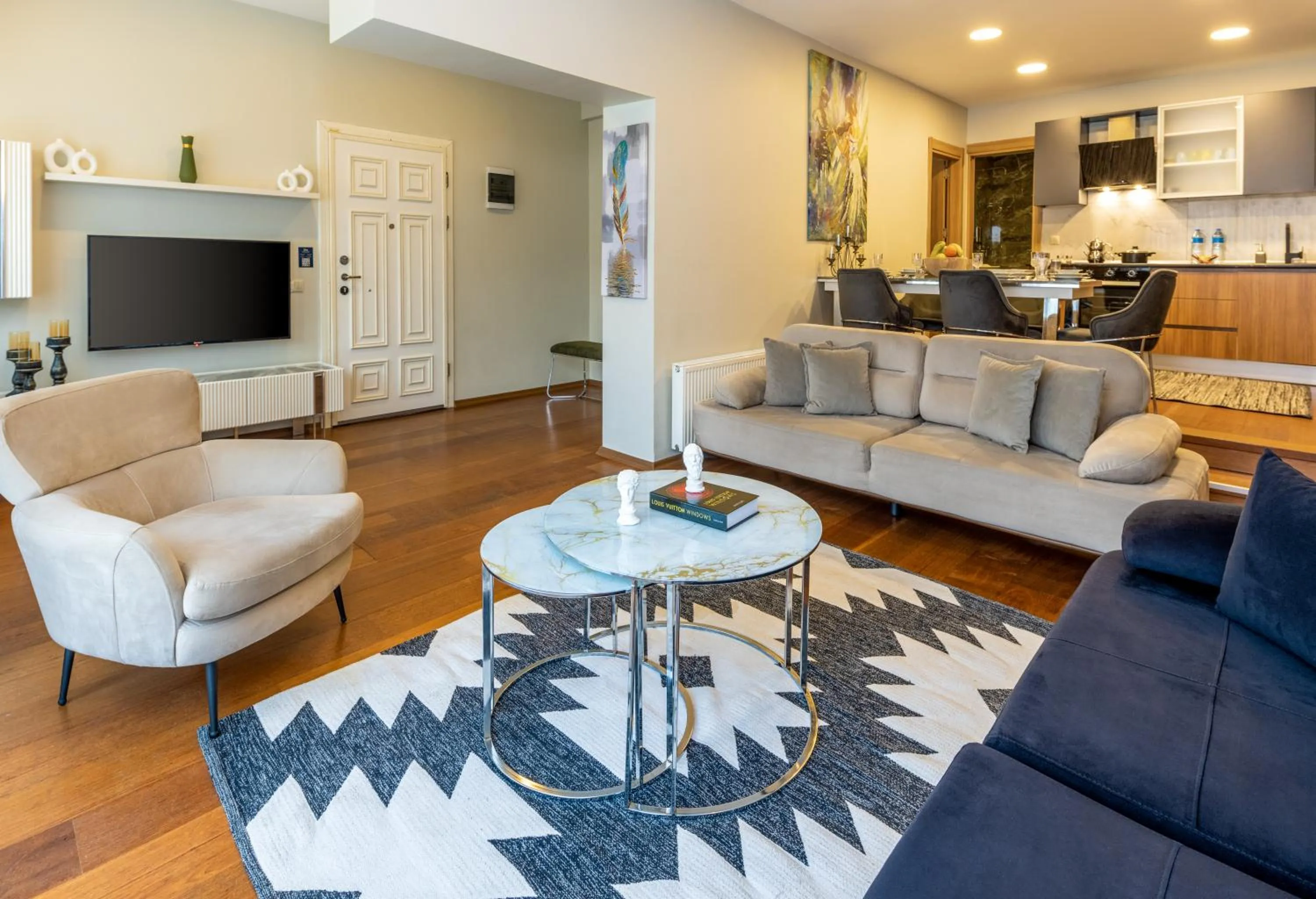 Communal lounge/ TV room in BayMari Suites Plus Florya