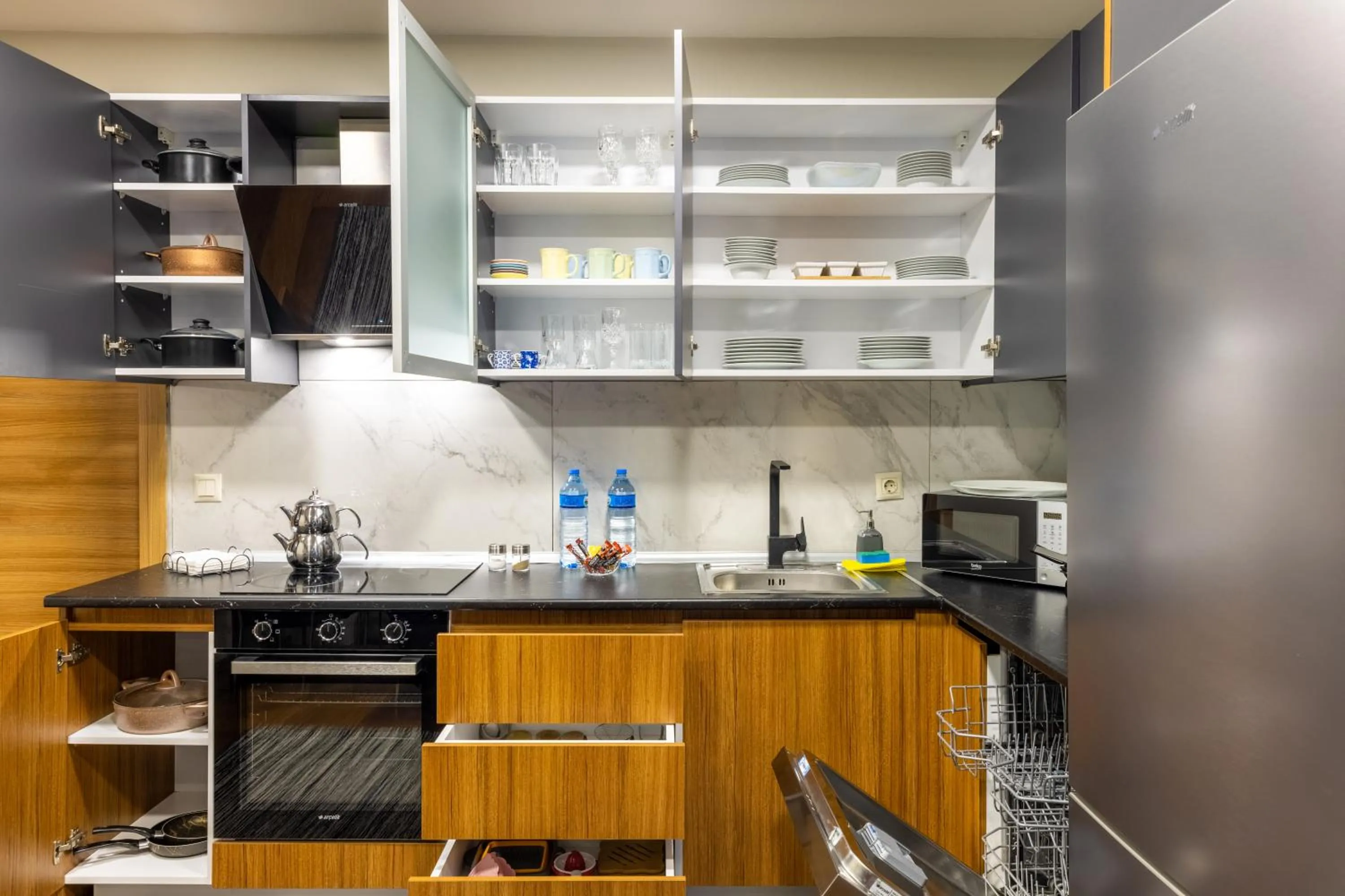 Kitchen or kitchenette in BayMari Suites Plus Florya