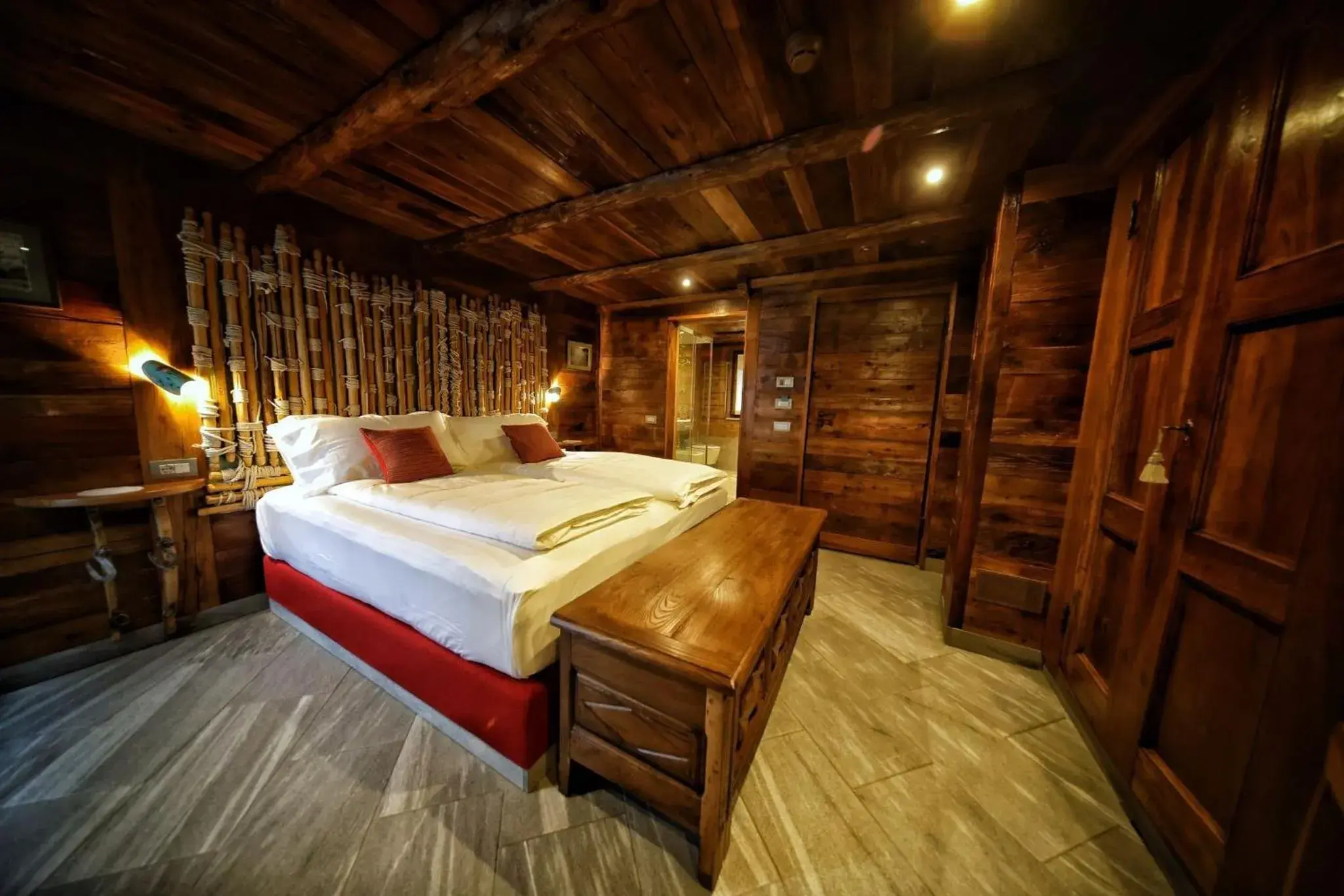 Junior Suite with Balcony - single occupancy in Café Quinson Relais de Charme Junior Suite with Balcony - single occupancy in Café Quinson Relais de Charme